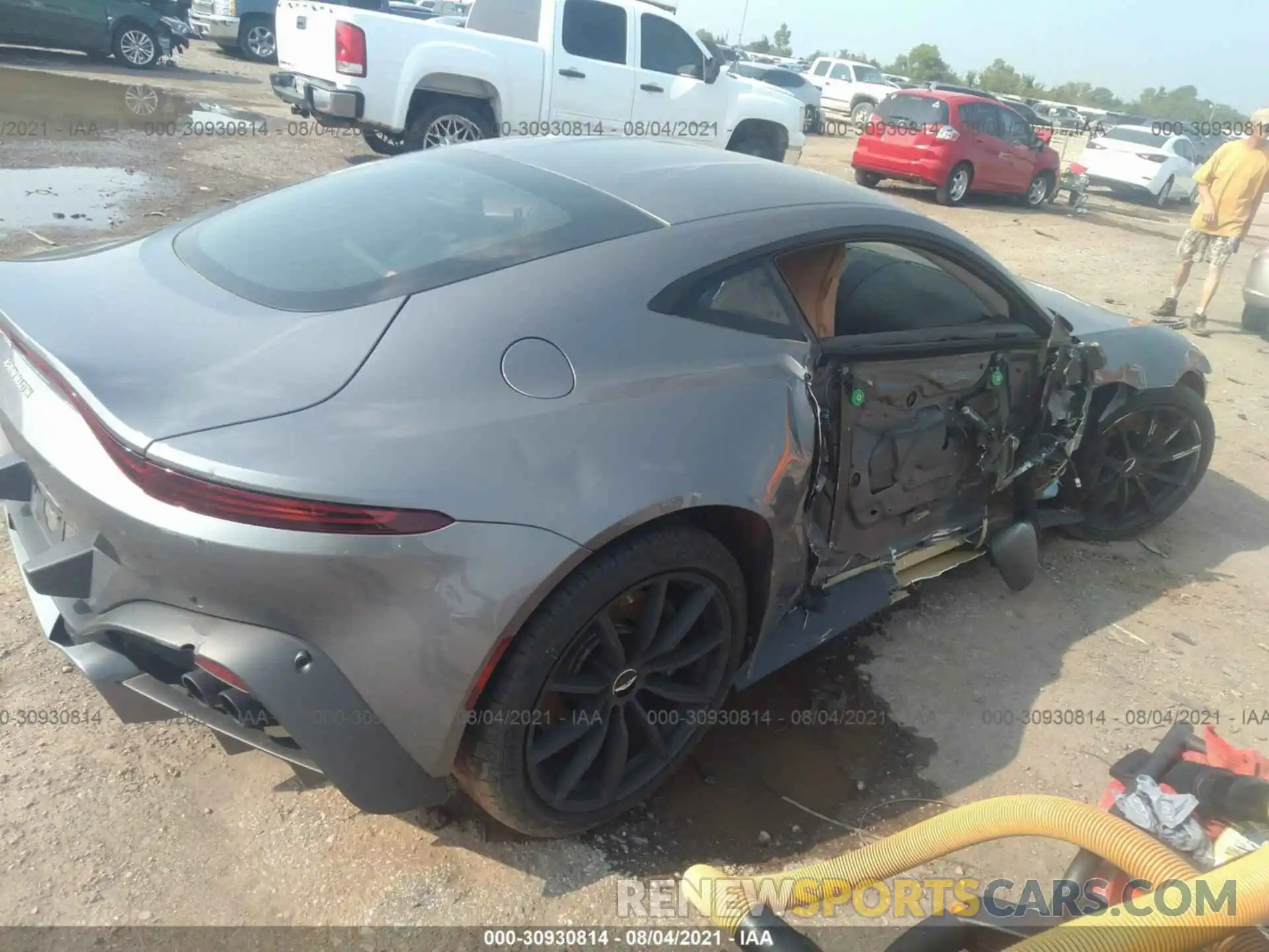 4 Photograph of a damaged car SCFSMGAW0LGN03792 ASTON MARTIN VANTAGE 2020