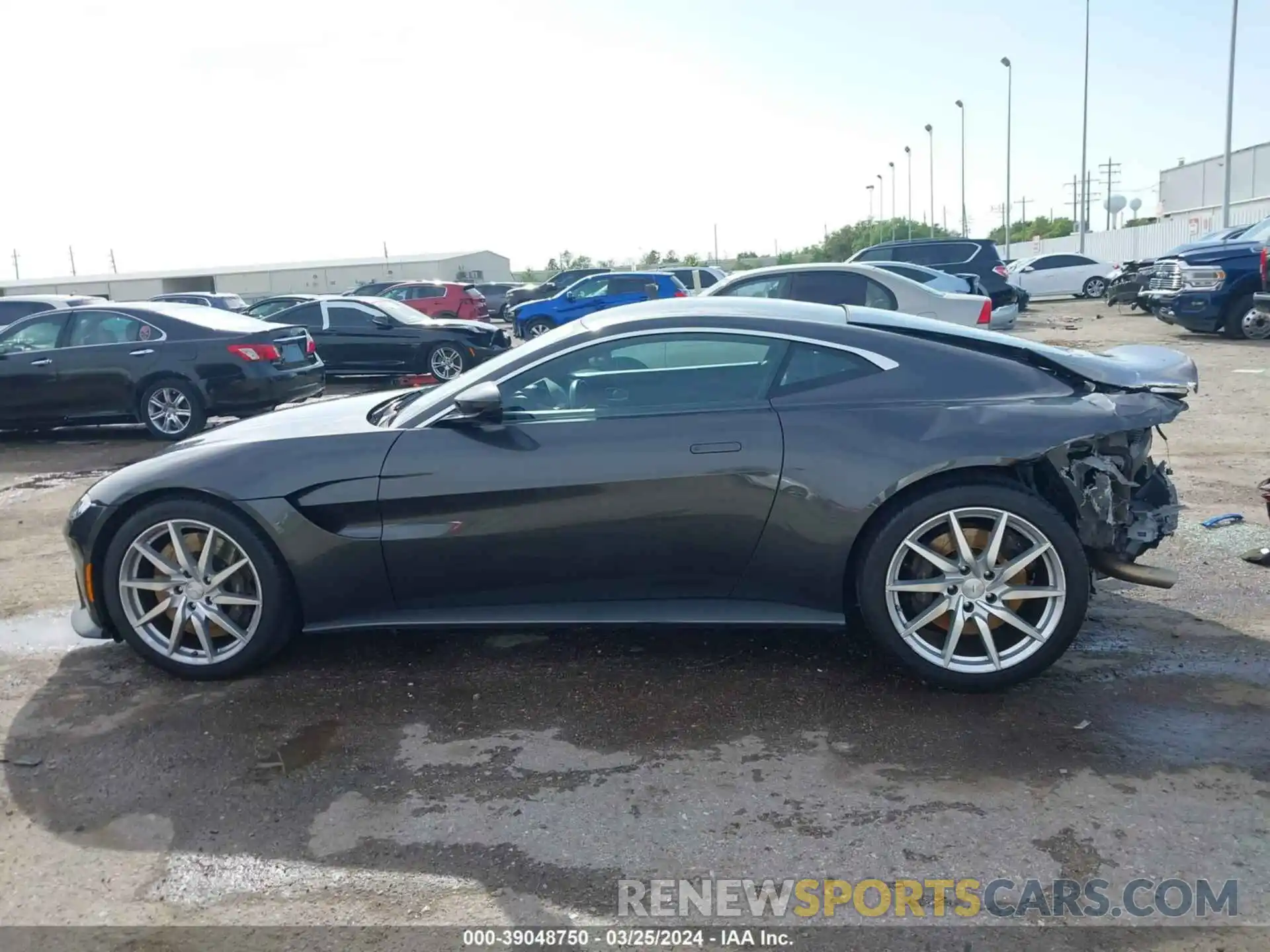 15 Photograph of a damaged car SCFSMGAW4LGN03018 ASTON MARTIN VANTAGE 2020