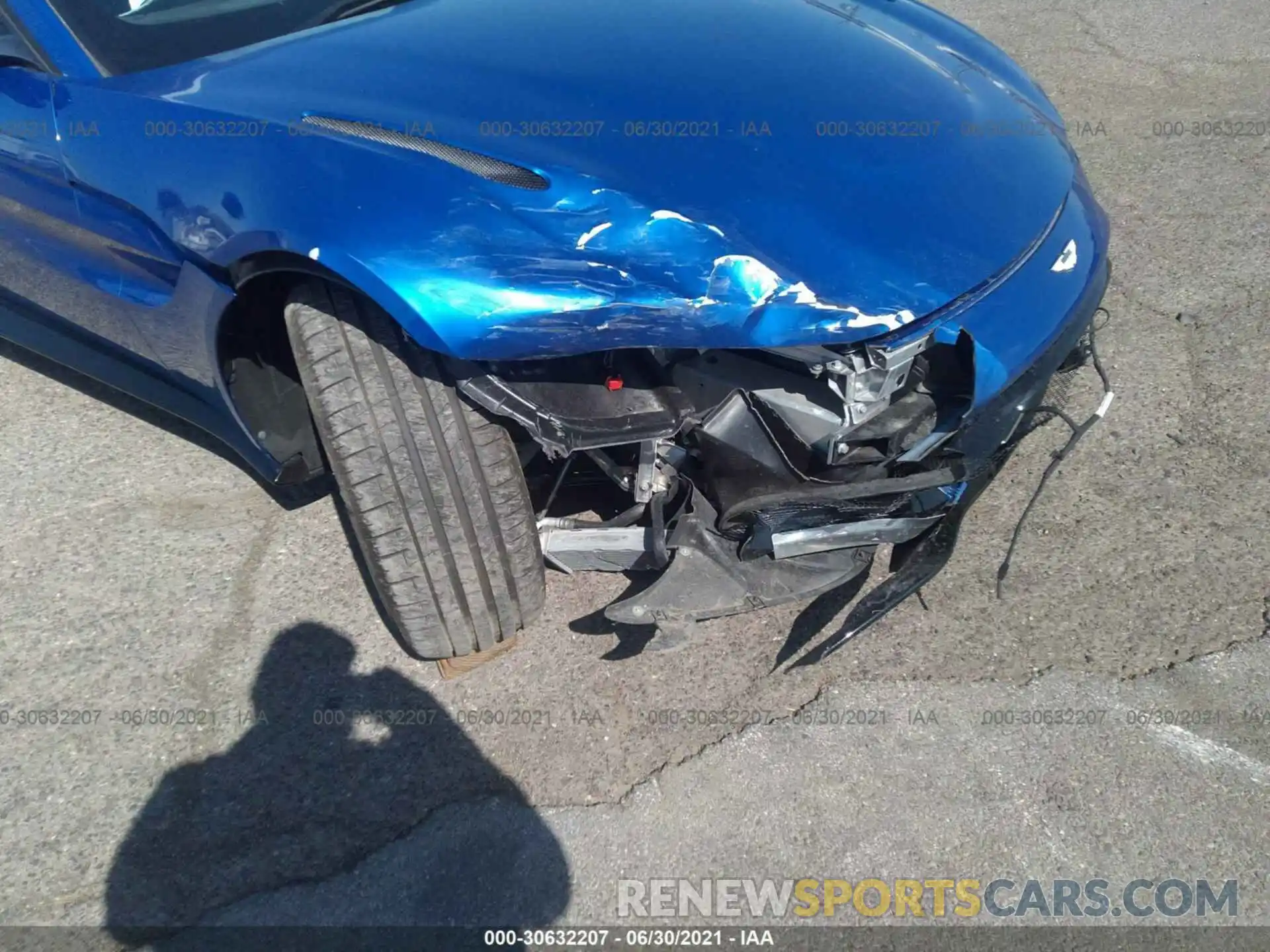 6 Photograph of a damaged car SCFSMGAW6LGN03814 ASTON MARTIN VANTAGE 2020