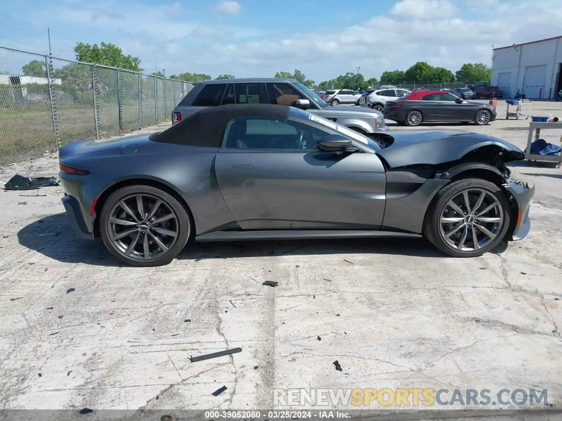 14 Photograph of a damaged car SCFSMGBW1MGP05265 ASTON MARTIN VANTAGE 2021