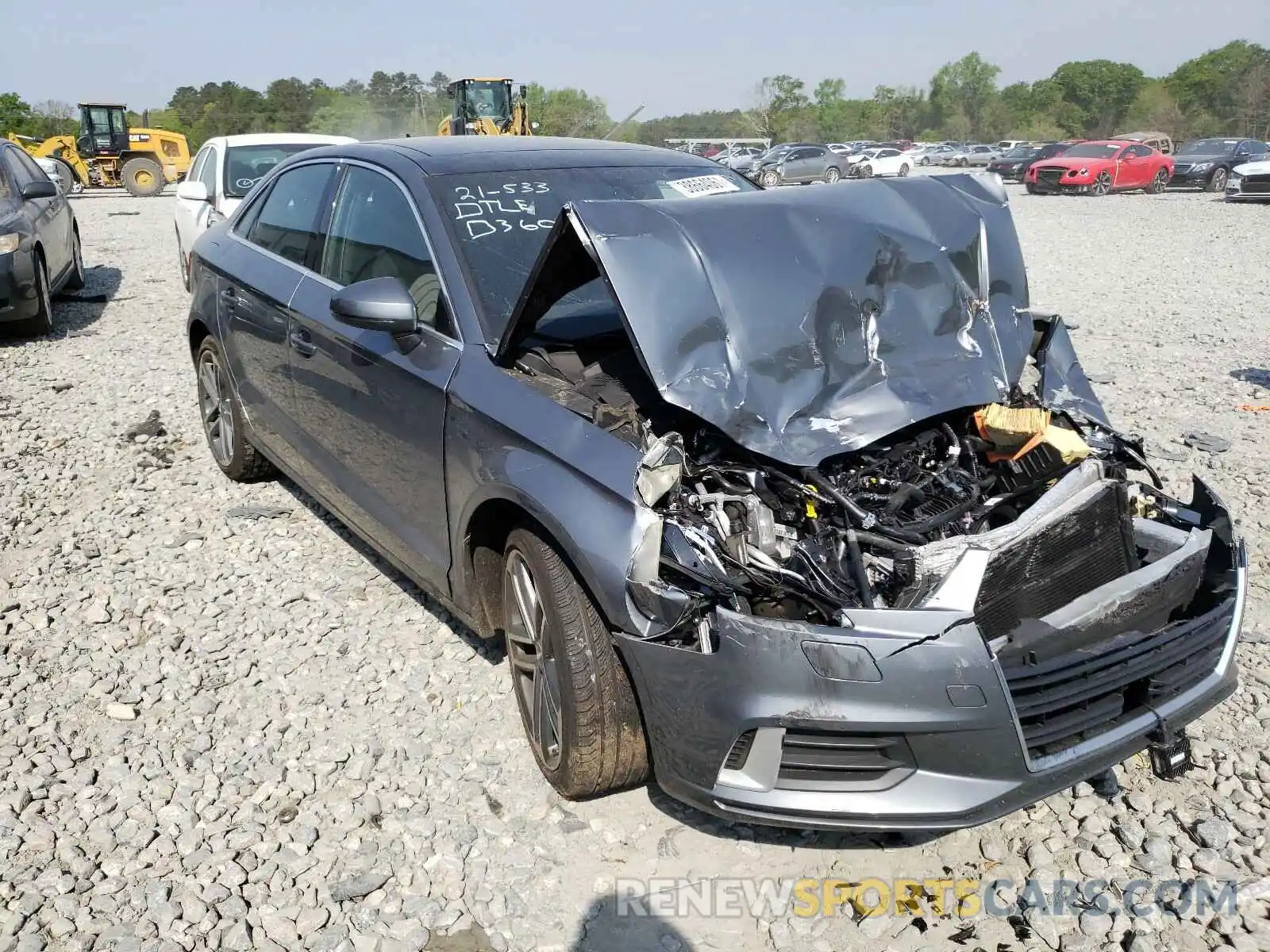 1 Фотография поврежденного автомобиля WAUAUGFF1K1011497 AUDI A3 2019