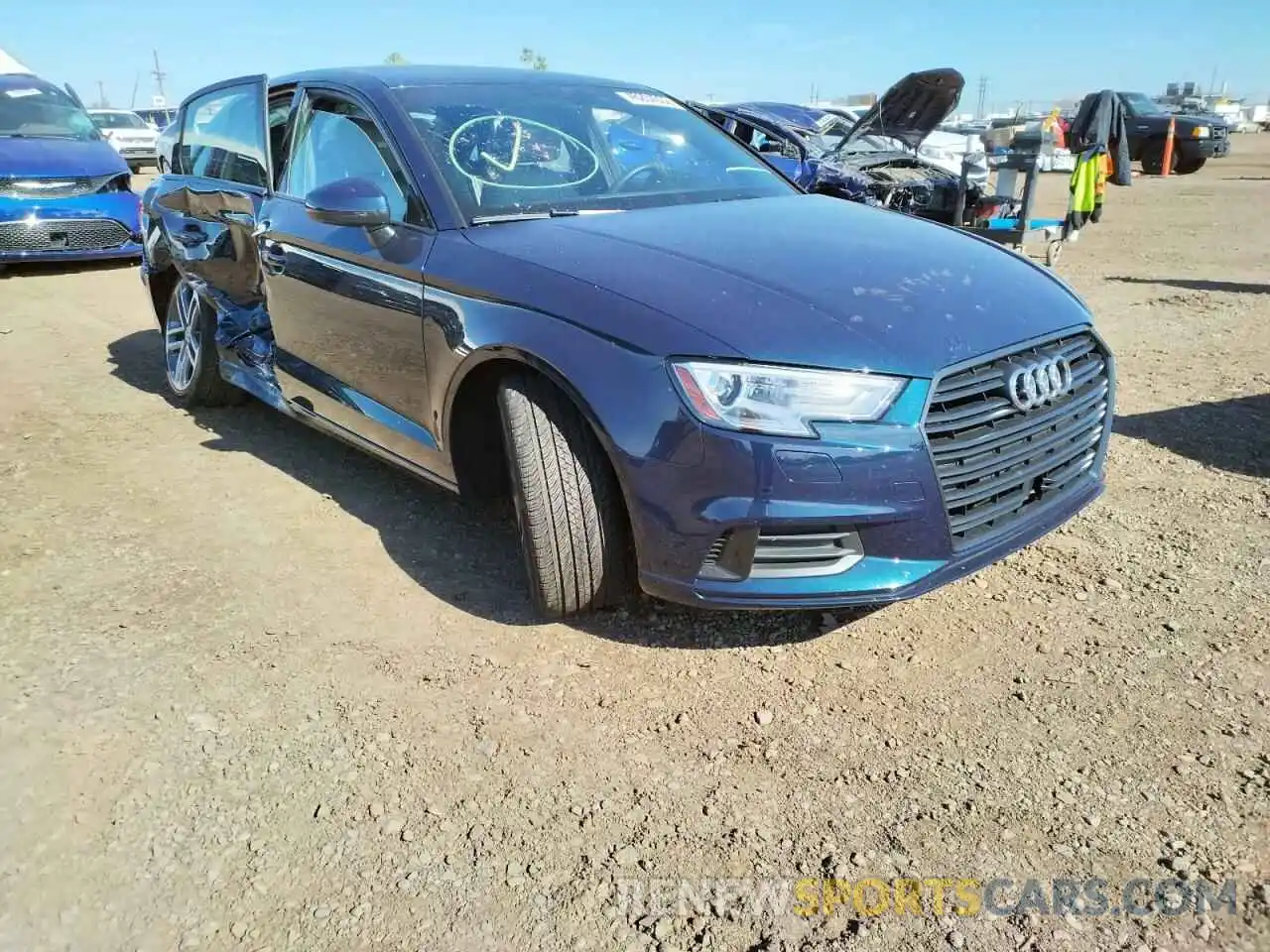 1 Фотография поврежденного автомобиля WAUAUGFF5KA093542 AUDI A3 2019