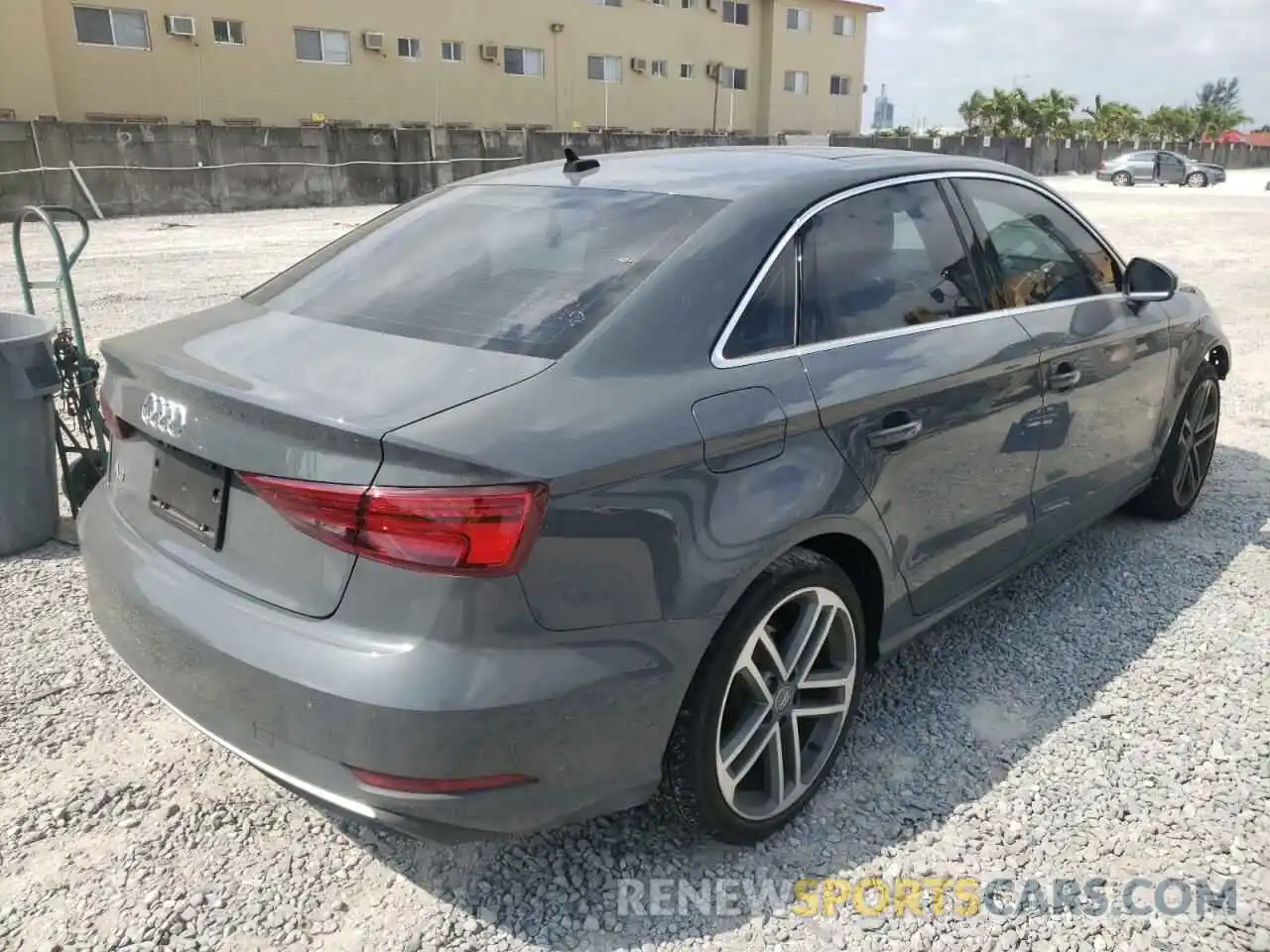 4 Фотография поврежденного автомобиля WAUAUGFF6K1010507 AUDI A3 2019