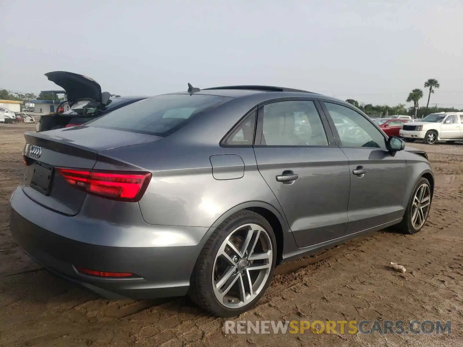 4 Фотография поврежденного автомобиля WAUAUGFF6KA112521 AUDI A3 2019