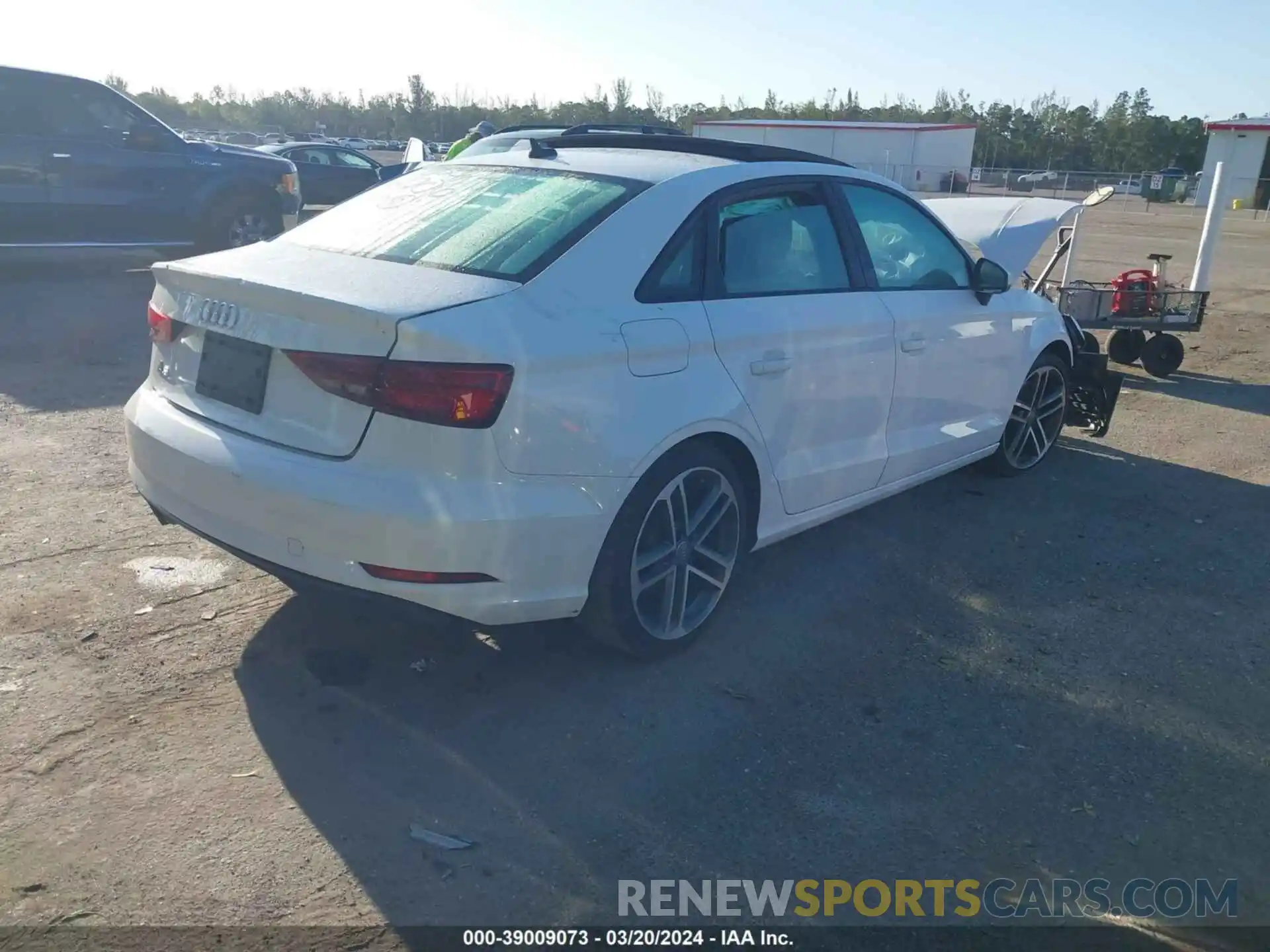 4 Фотография поврежденного автомобиля WAUAUGFF7KA116206 AUDI A3 2019