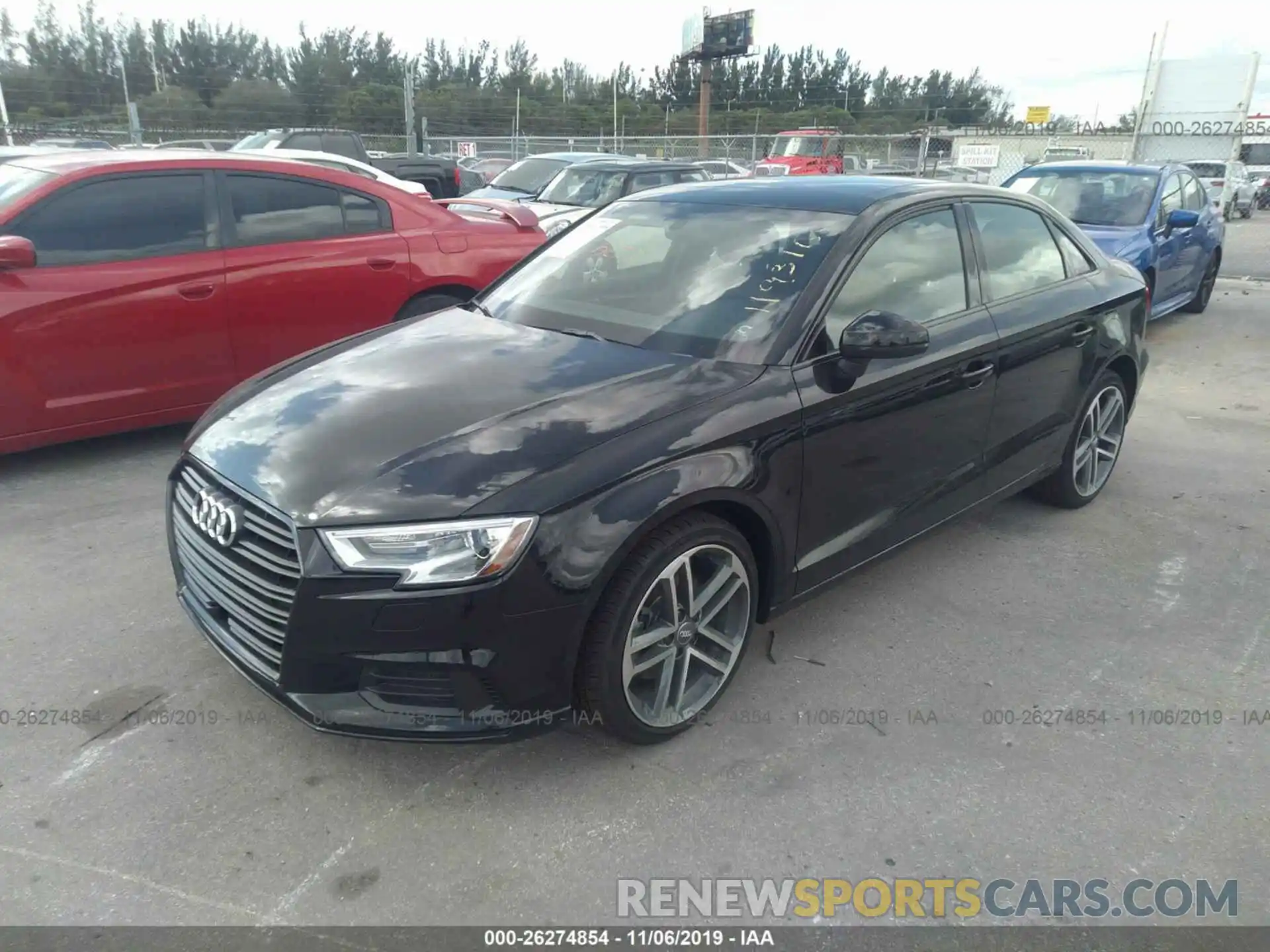 2 Фотография поврежденного автомобиля WAUAUGFF7KA119316 AUDI A3 2019