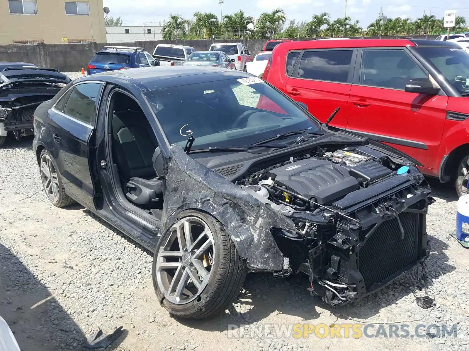 1 Фотография поврежденного автомобиля WAUAUGFFXK1014785 AUDI A3 2019