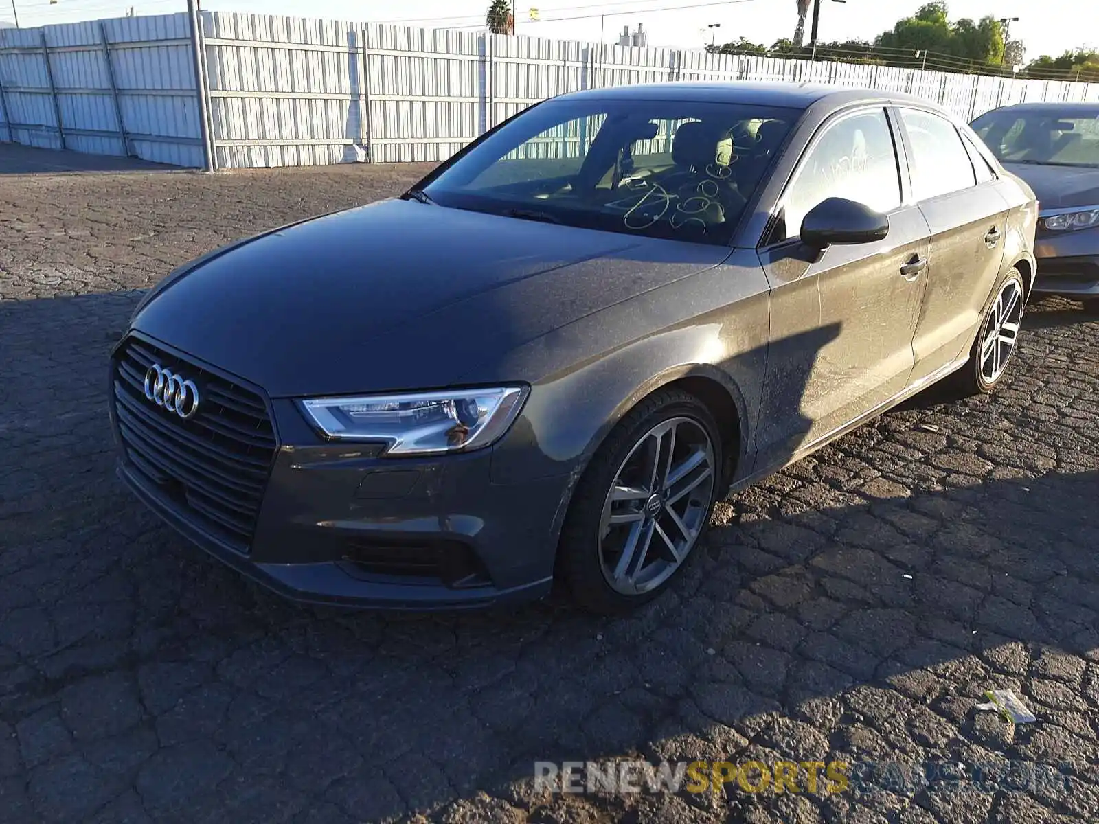 2 Фотография поврежденного автомобиля WAUAUGFFXKA085436 AUDI A3 2019