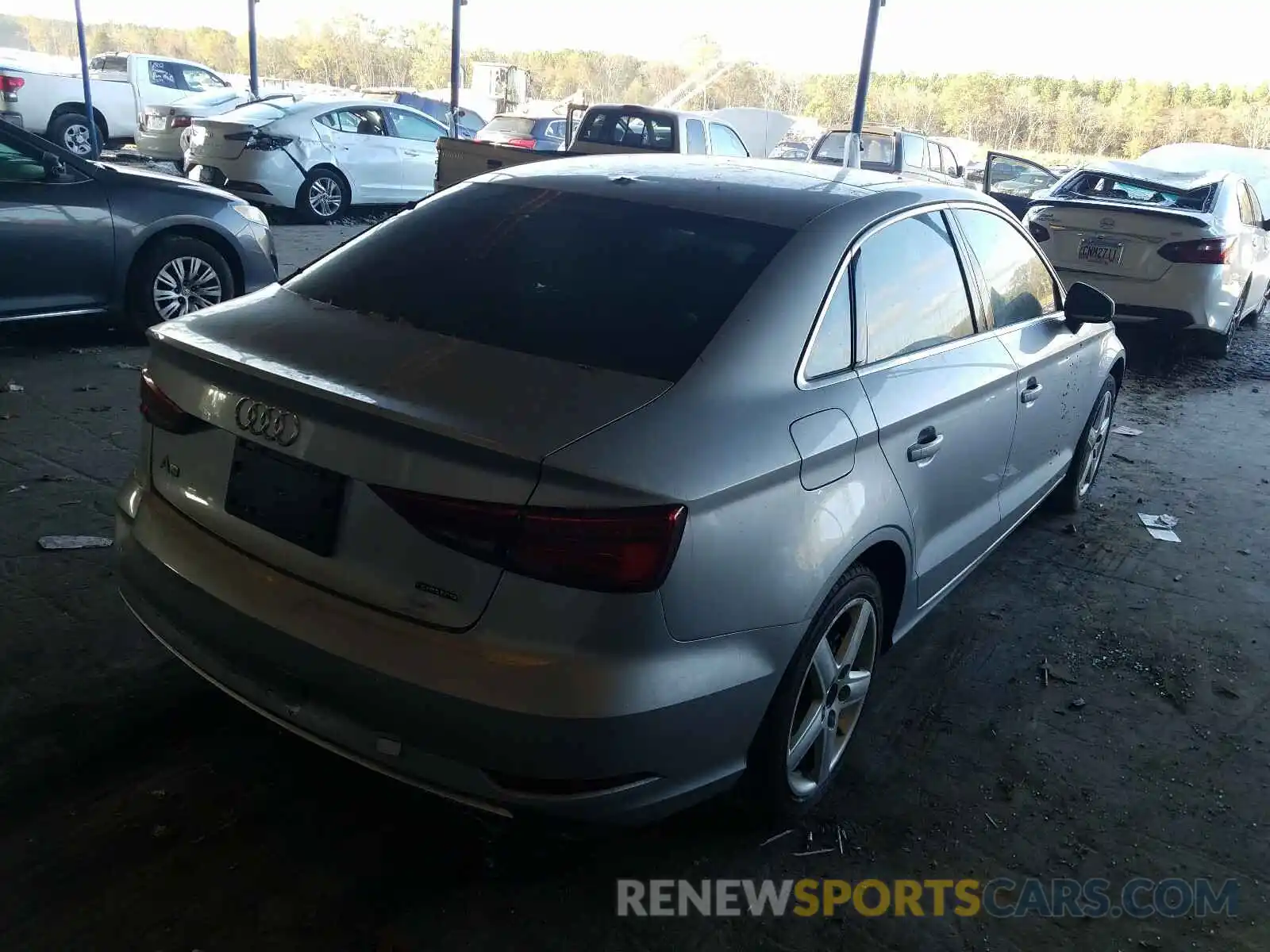 4 Фотография поврежденного автомобиля WAUBEGFFXK1017462 AUDI A3 2019