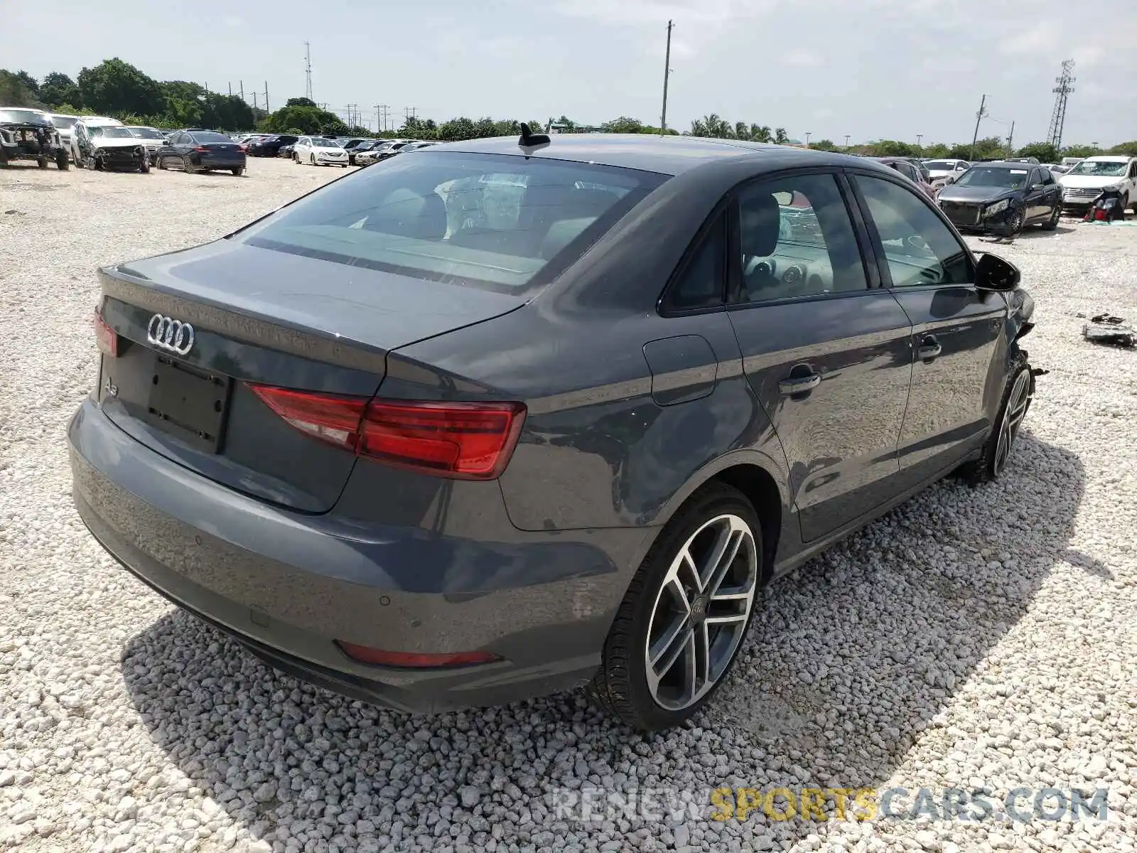 4 Фотография поврежденного автомобиля WAUAUGFFXLA055273 AUDI A3 2020