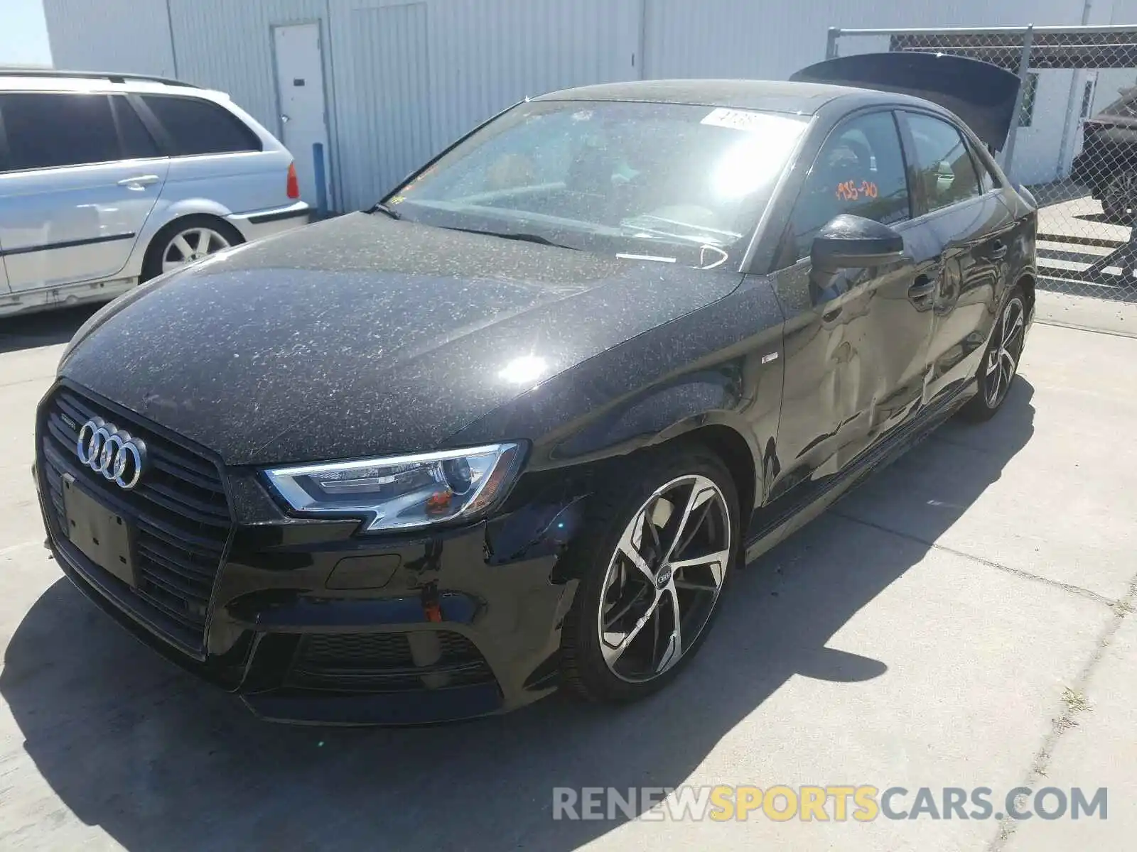 2 Фотография поврежденного автомобиля WAUBEGFF3LA102886 AUDI A3 2020