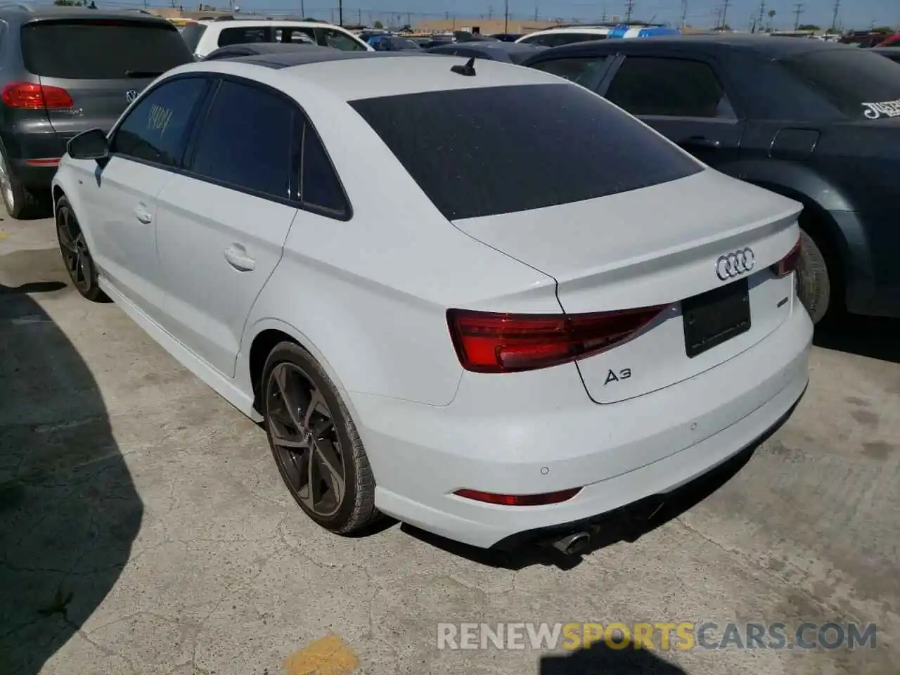 3 Фотография поврежденного автомобиля WAUBEGFF4LA059448 AUDI A3 2020