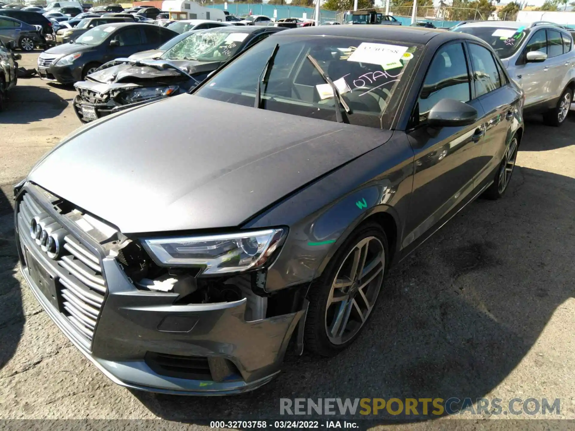 2 Фотография поврежденного автомобиля WAUAUGFF3KA083964 AUDI A3 SEDAN 2019