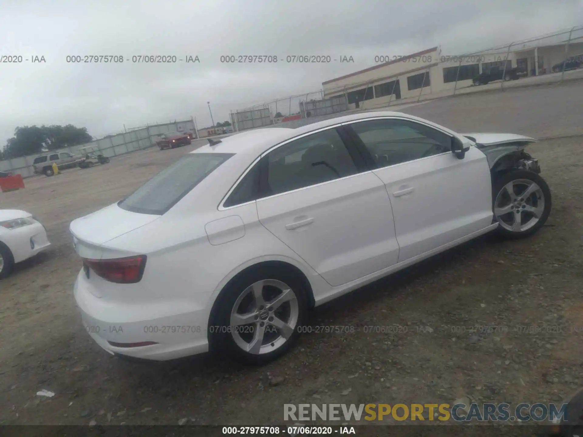 4 Фотография поврежденного автомобиля WAUAUGFF4K1022428 AUDI A3 SEDAN 2019