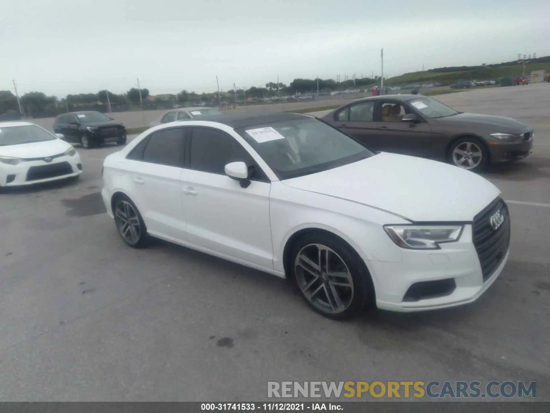 1 Фотография поврежденного автомобиля WAUAUGFF4KA081673 AUDI A3 SEDAN 2019