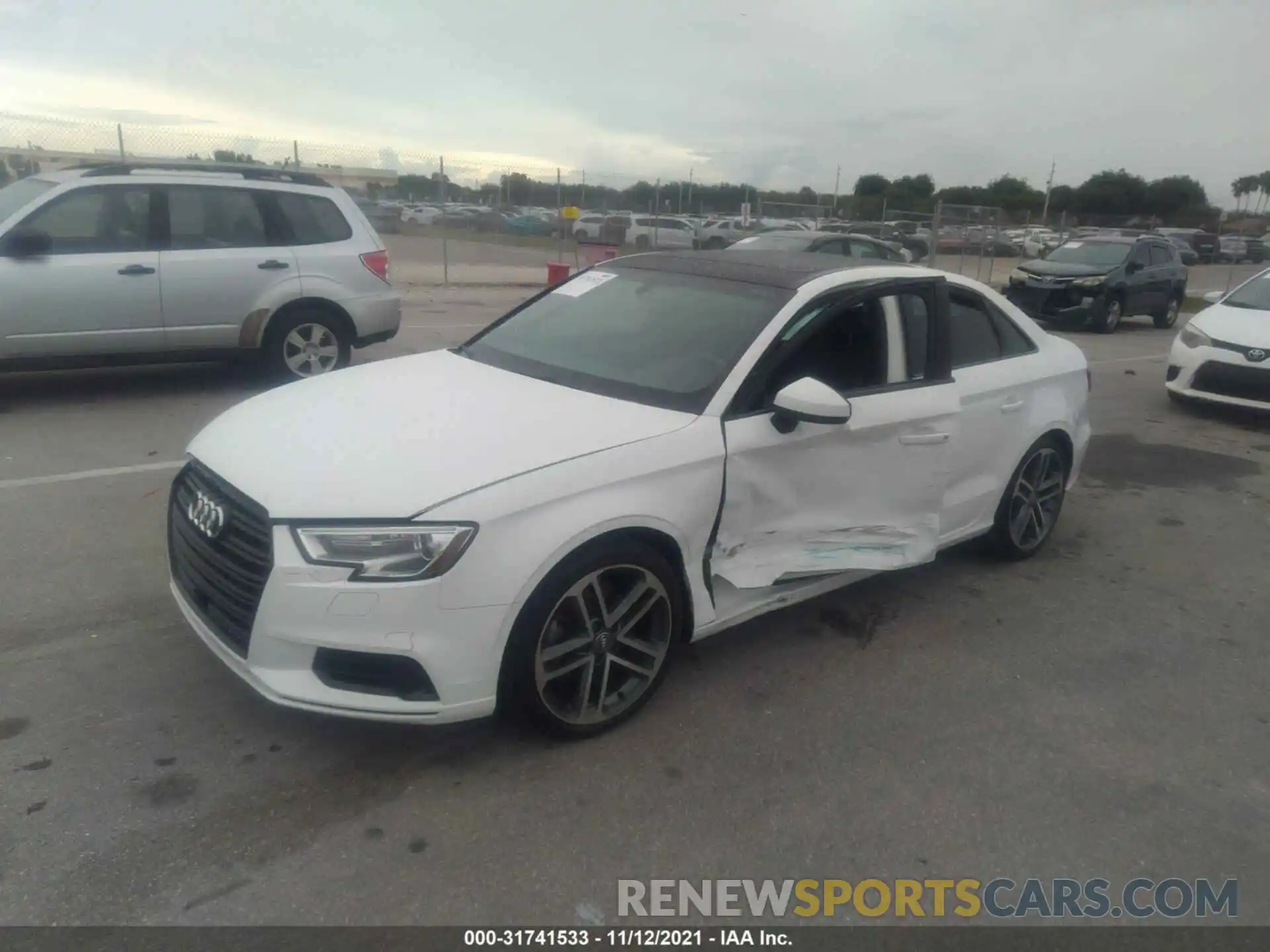 2 Фотография поврежденного автомобиля WAUAUGFF4KA081673 AUDI A3 SEDAN 2019