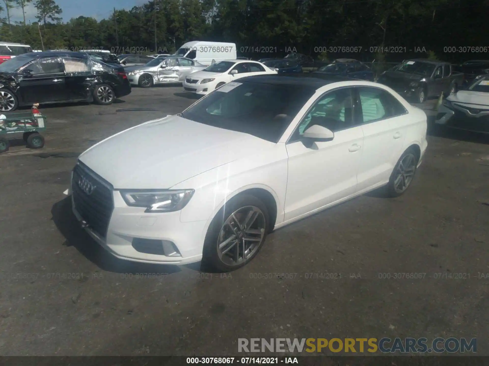 2 Фотография поврежденного автомобиля WAUAUGFF5KA066258 AUDI A3 SEDAN 2019