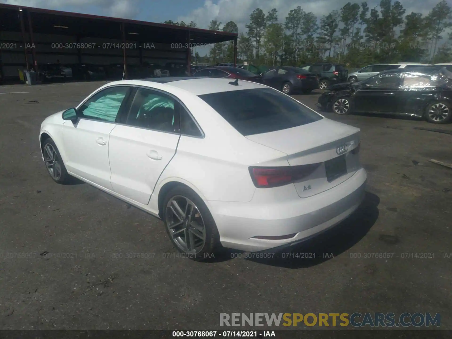 3 Фотография поврежденного автомобиля WAUAUGFF5KA066258 AUDI A3 SEDAN 2019