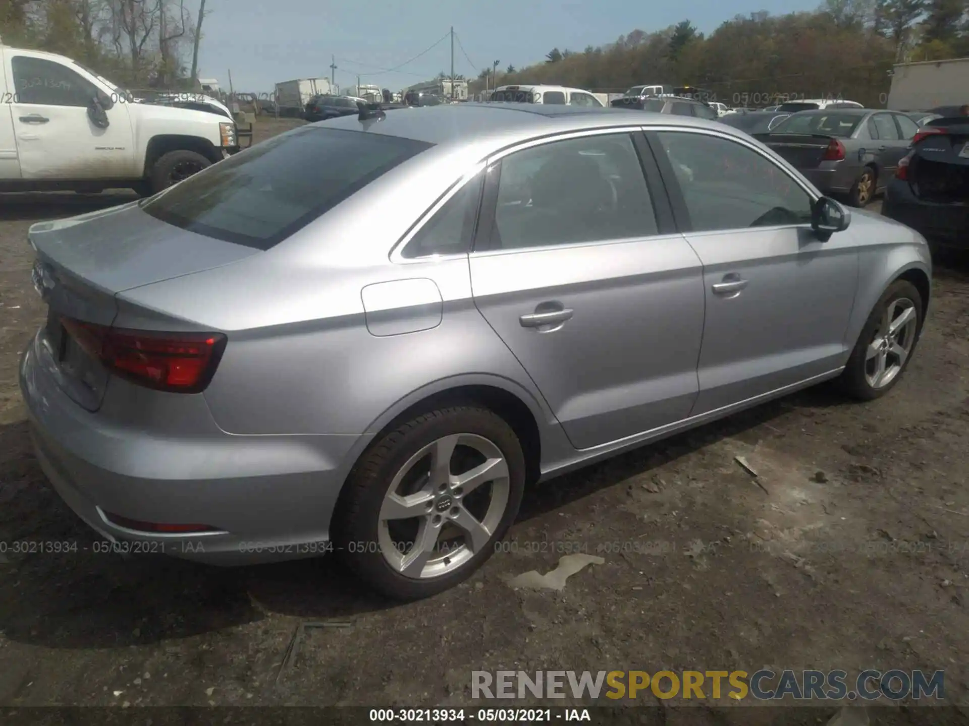 4 Фотография поврежденного автомобиля WAUBEGFF0KA101922 AUDI A3 SEDAN 2019