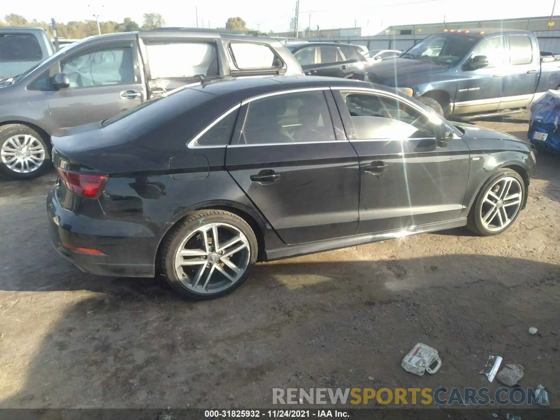 4 Фотография поврежденного автомобиля WAUGUGFF4KA073406 AUDI A3 SEDAN 2019