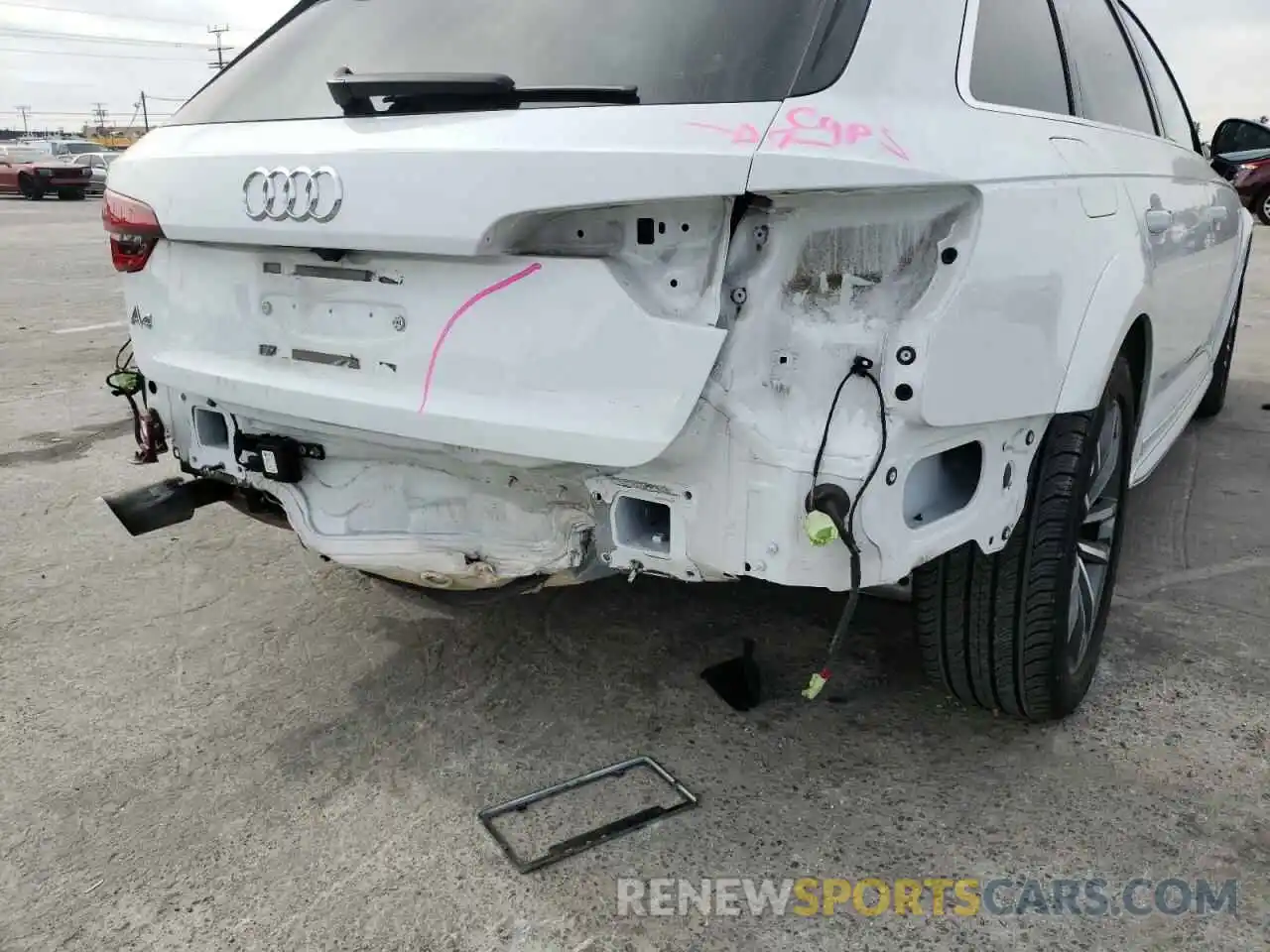 9 Photograph of a damaged car WA18NAF40KA042910 AUDI A4 2019