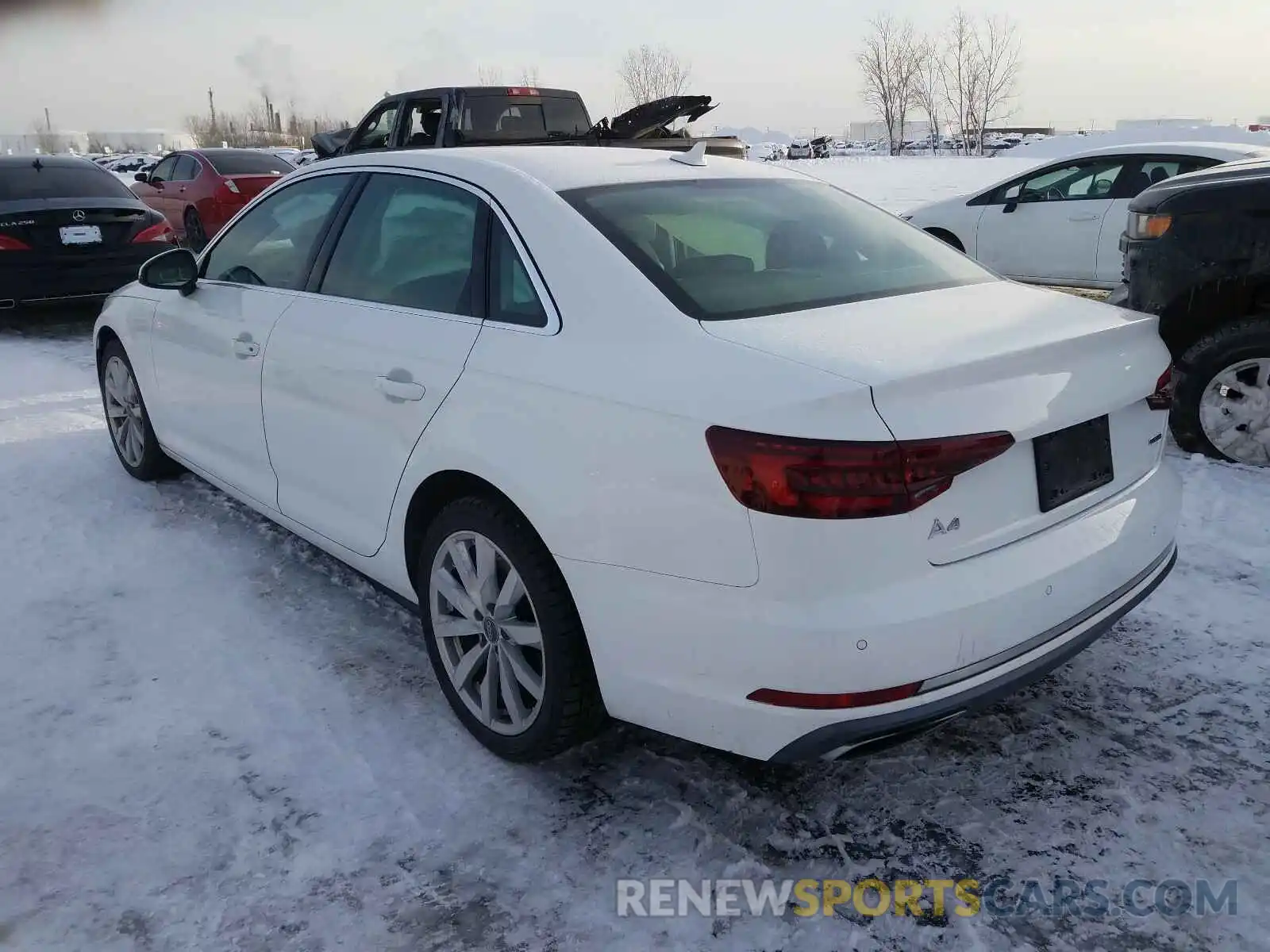 3 Фотография поврежденного автомобиля WAUANAF47KA010640 AUDI A4 2019