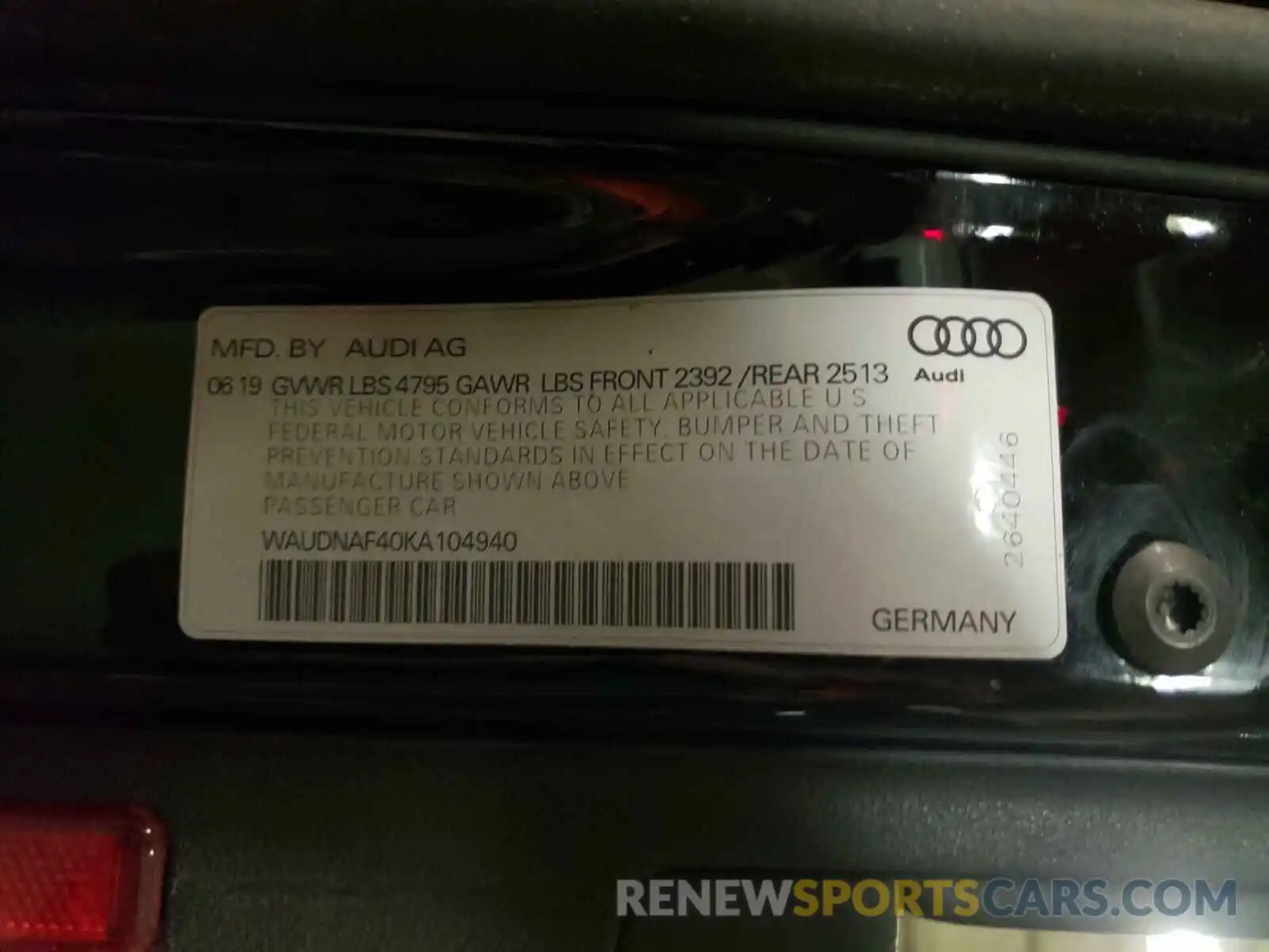 10 Фотография поврежденного автомобиля WAUDNAF40KA104940 AUDI A4 2019