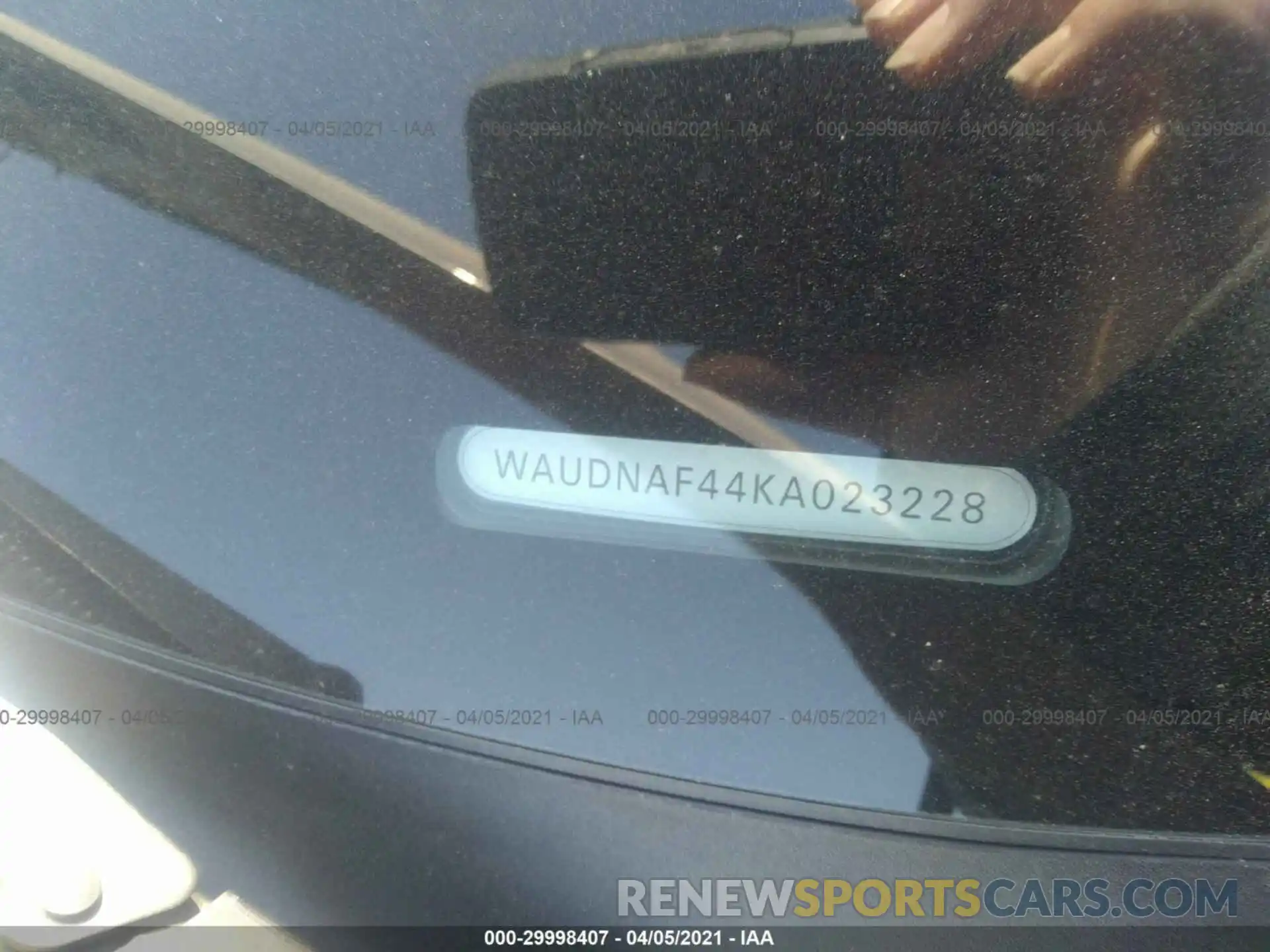 9 Фотография поврежденного автомобиля WAUDNAF44KA023228 AUDI A4 2019