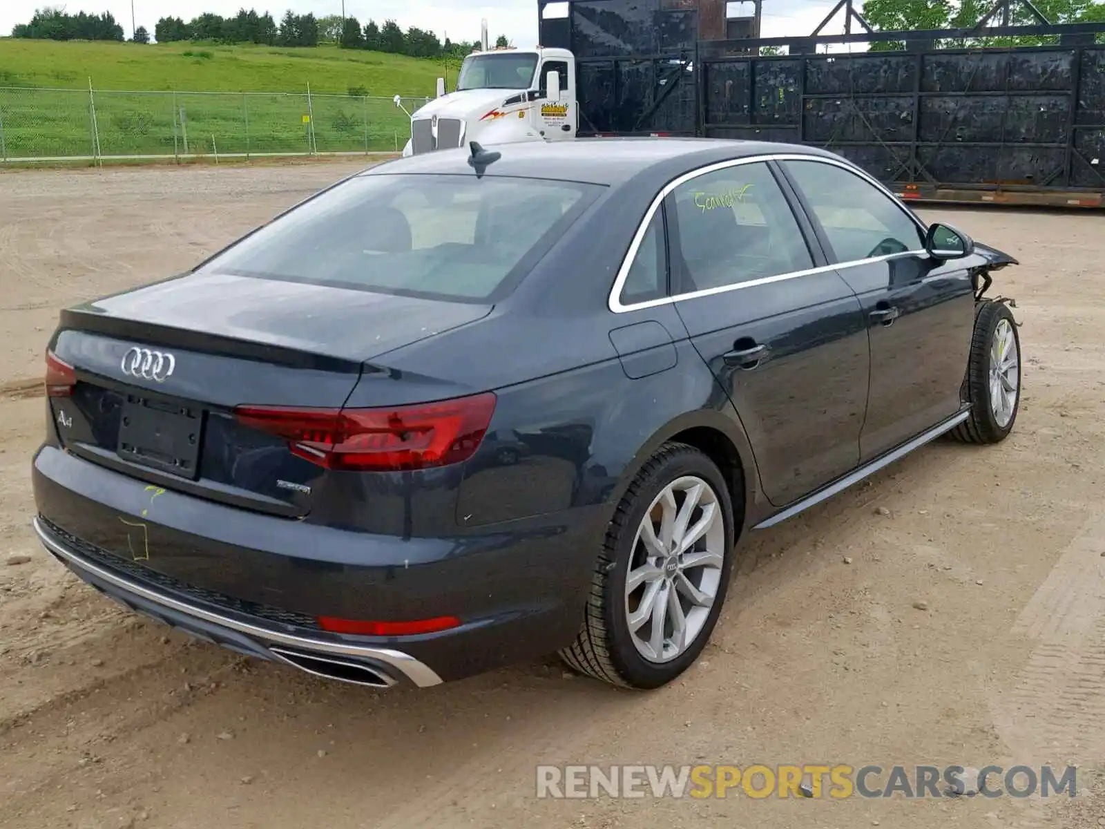 4 Фотография поврежденного автомобиля WAUENAF43KA002584 AUDI A4 2019