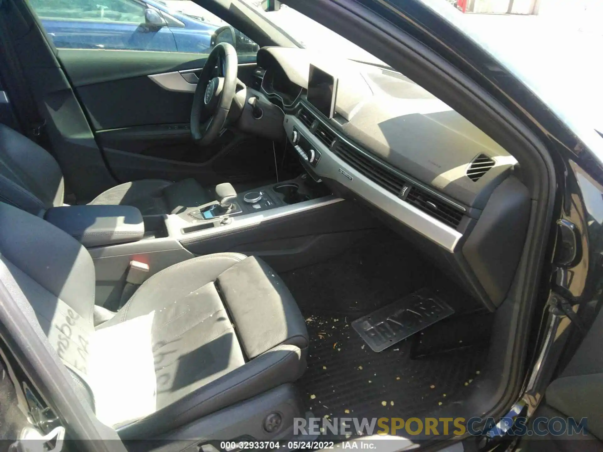 5 Photograph of a damaged car WAUENAF43KN020723 AUDI A4 2019