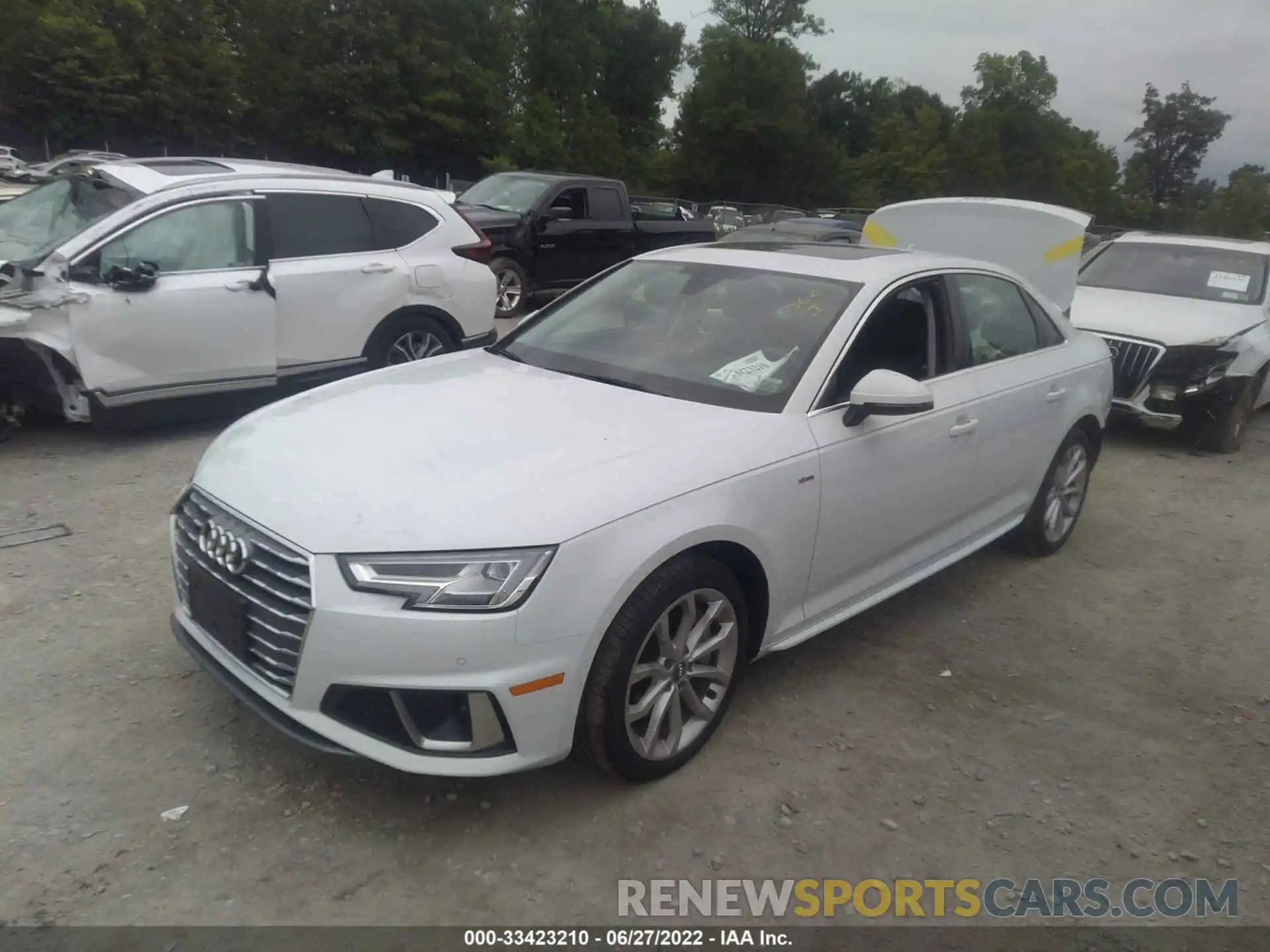 2 Фотография поврежденного автомобиля WAUENAF45KA015918 AUDI A4 2019