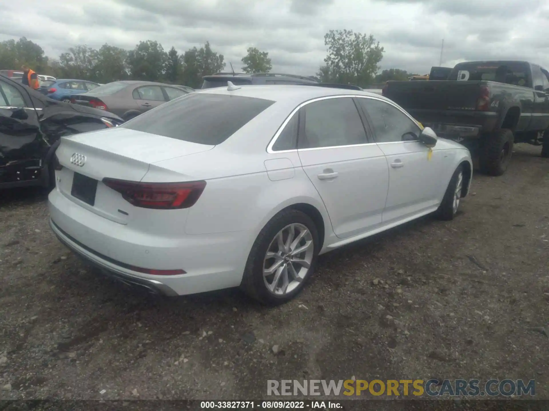 4 Фотография поврежденного автомобиля WAUENAF45KA063662 AUDI A4 2019