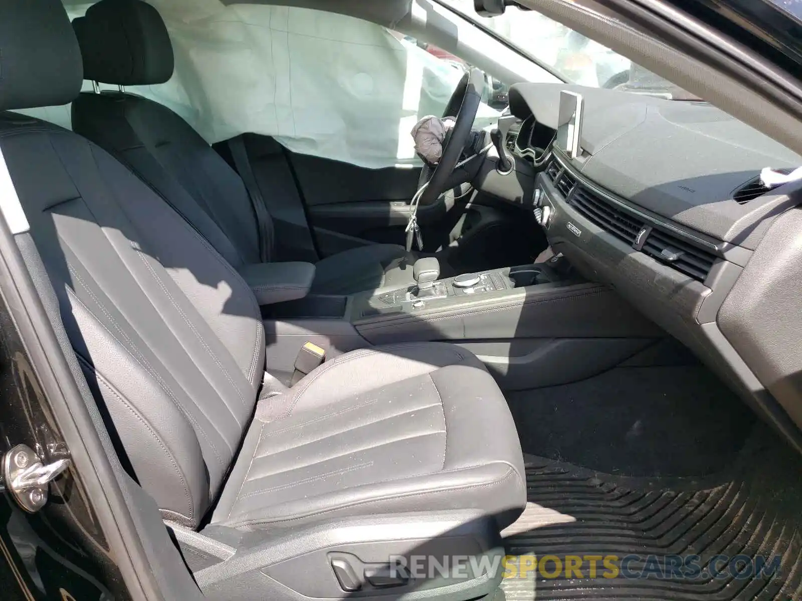 5 Photograph of a damaged car WAUENAF47KN014939 AUDI A4 2019