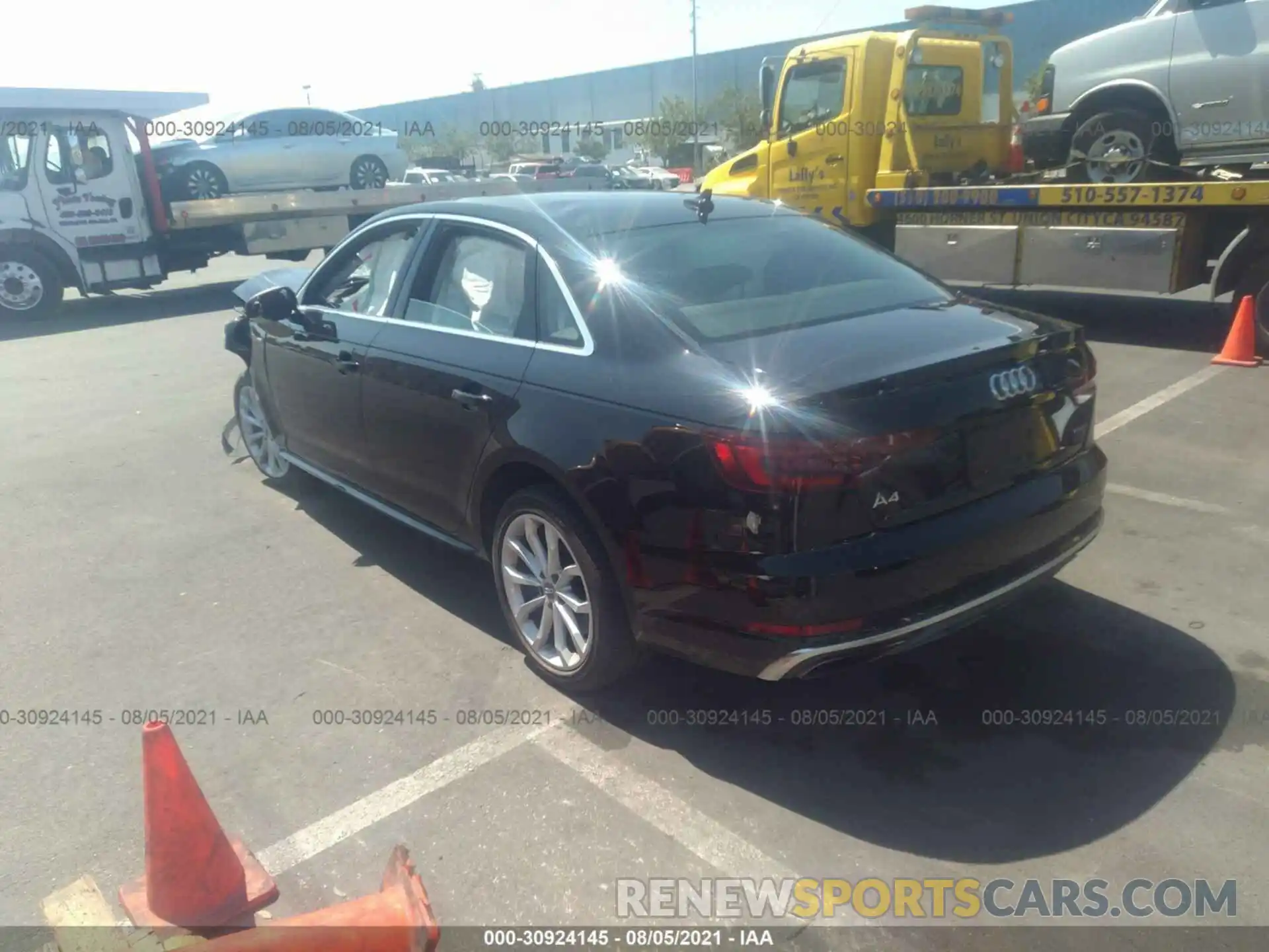 3 Фотография поврежденного автомобиля WAUENAF48KN014822 AUDI A4 2019