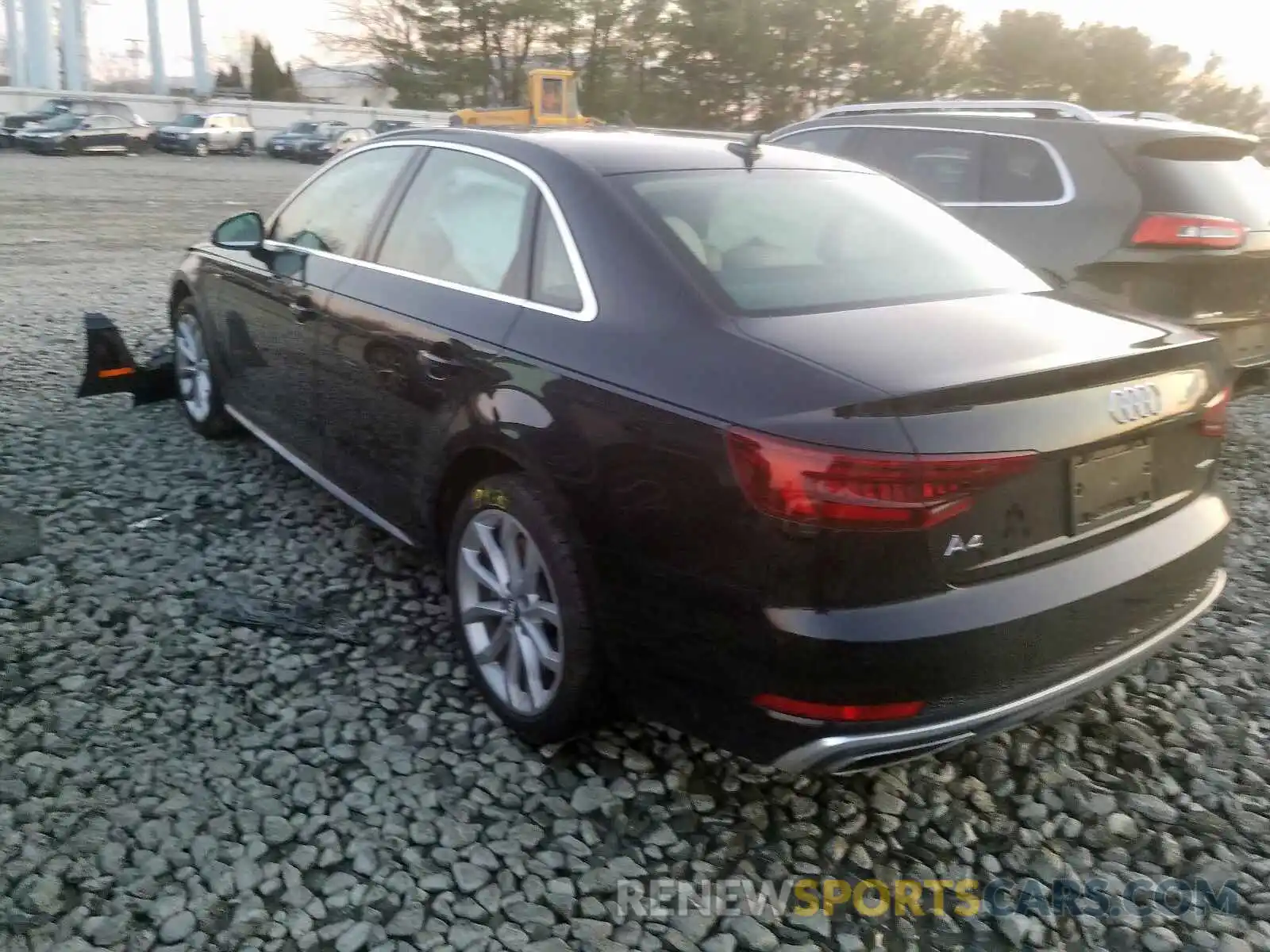 3 Фотография поврежденного автомобиля WAUENAF4XKN014658 AUDI A4 2019