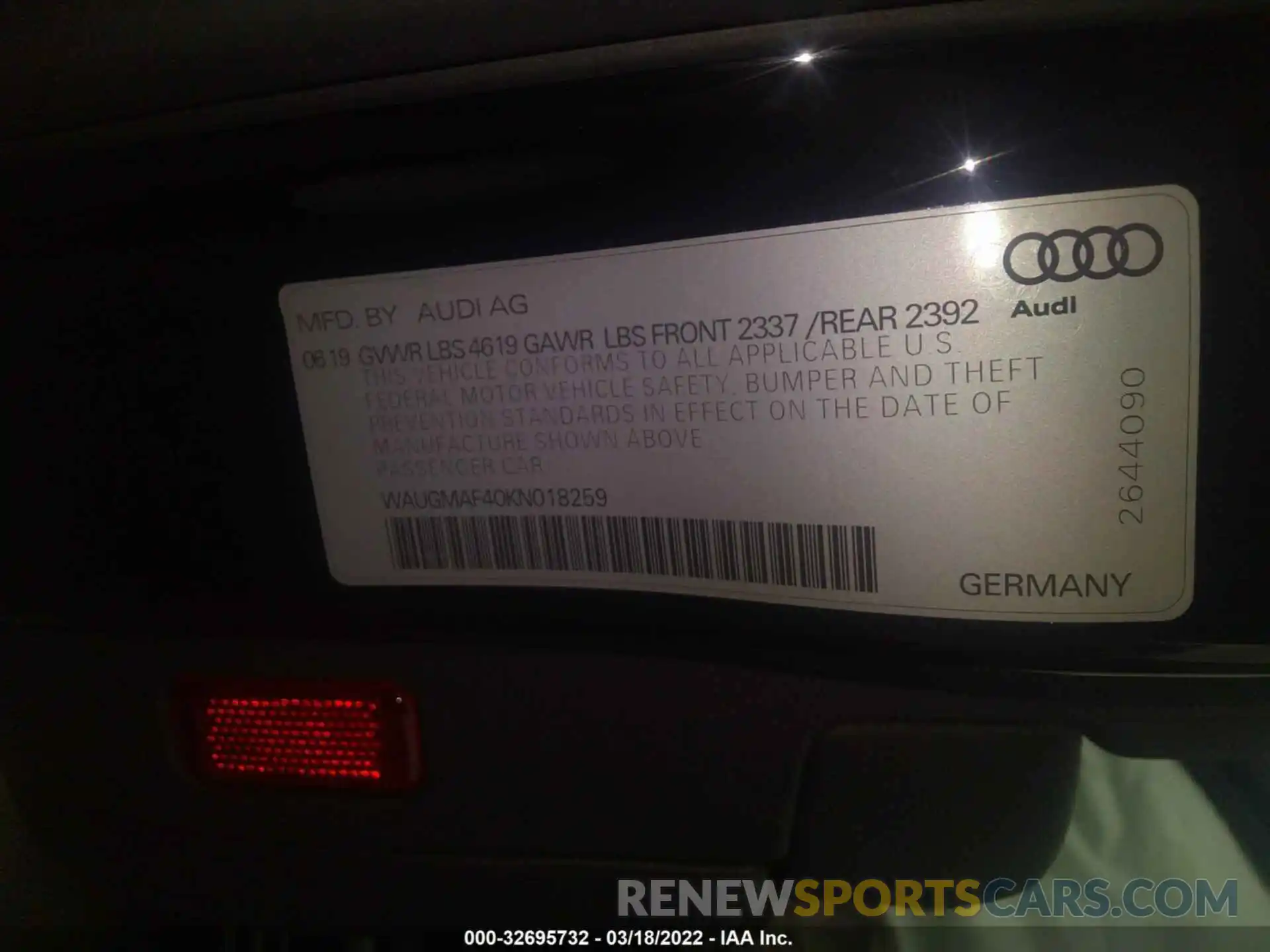 9 Фотография поврежденного автомобиля WAUGMAF40KN018259 AUDI A4 2019