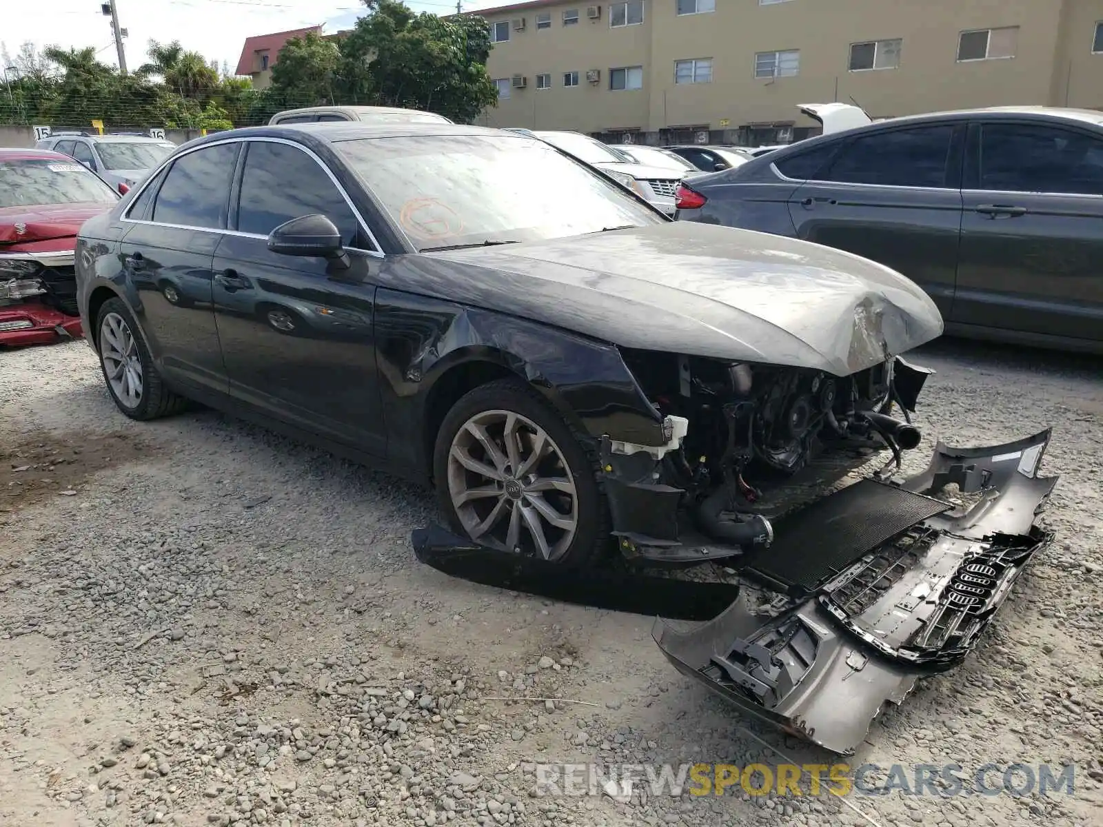 1 Фотография поврежденного автомобиля WAUGMAF41KA033876 AUDI A4 2019