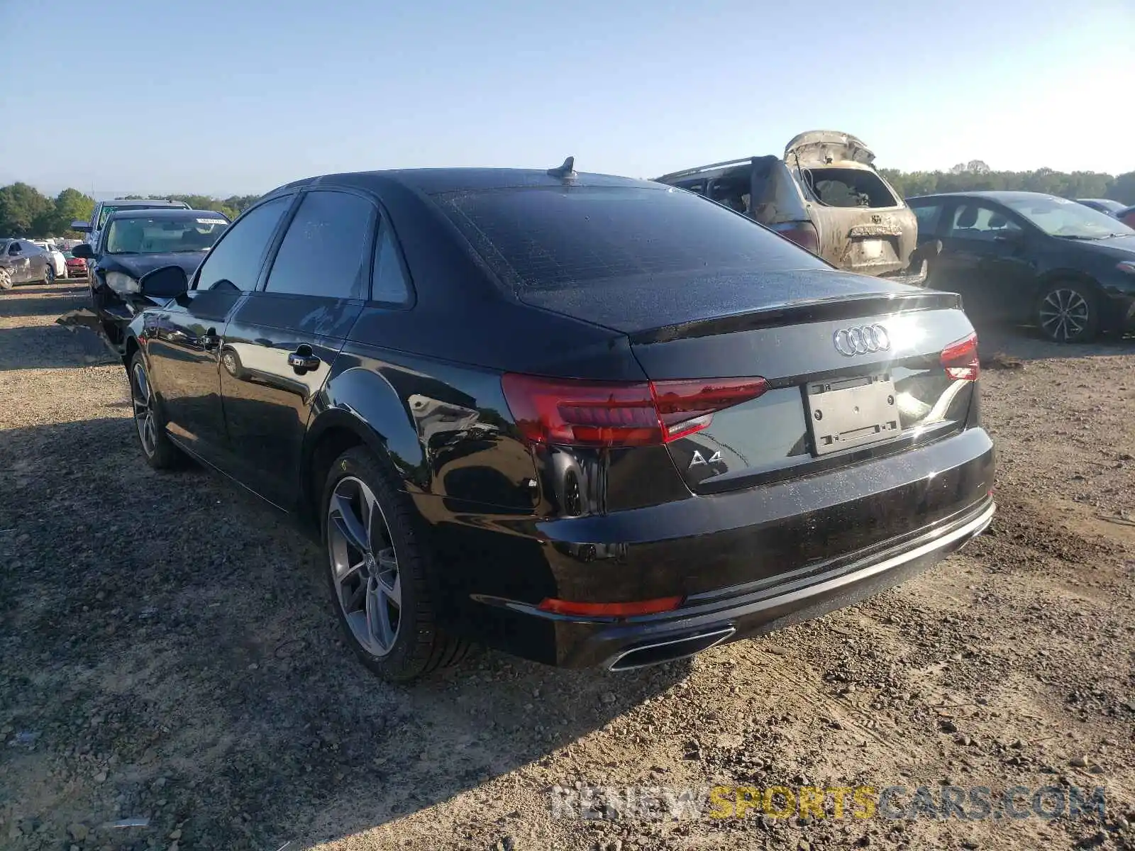 3 Фотография поврежденного автомобиля WAUGMAF46KA072446 AUDI A4 2019