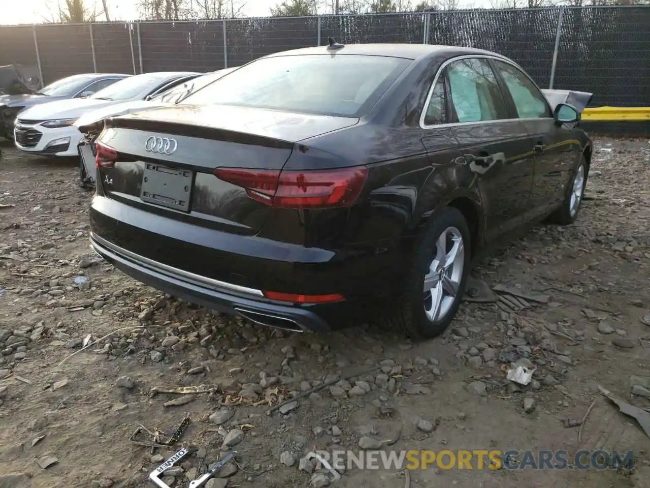 4 Фотография поврежденного автомобиля WAUGMAF48KA018582 AUDI A4 2019