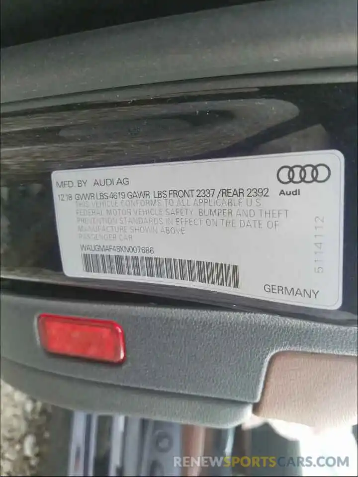 10 Photograph of a damaged car WAUGMAF48KN007686 AUDI A4 2019