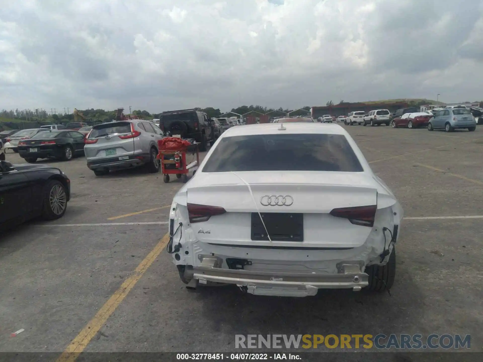 6 Photograph of a damaged car WAUGMAF48KN021930 AUDI A4 2019