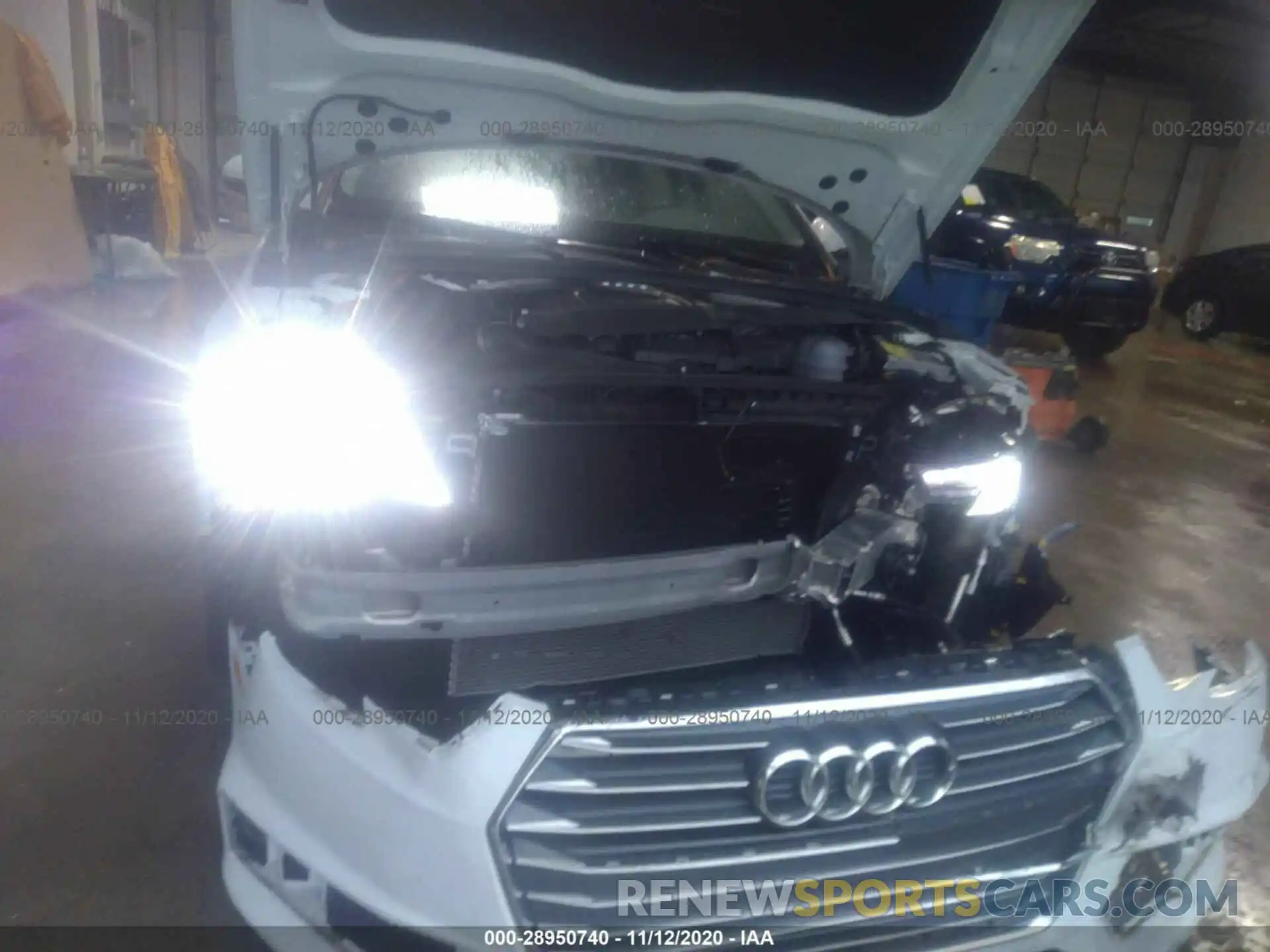 12 Фотография поврежденного автомобиля WAUGMAF4XKA005218 AUDI A4 2019