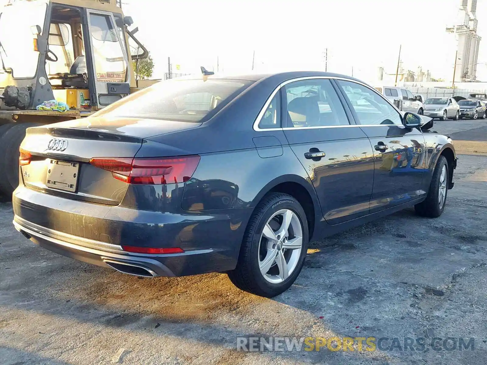 4 Фотография поврежденного автомобиля WAUGMAF4XKA029633 AUDI A4 2019