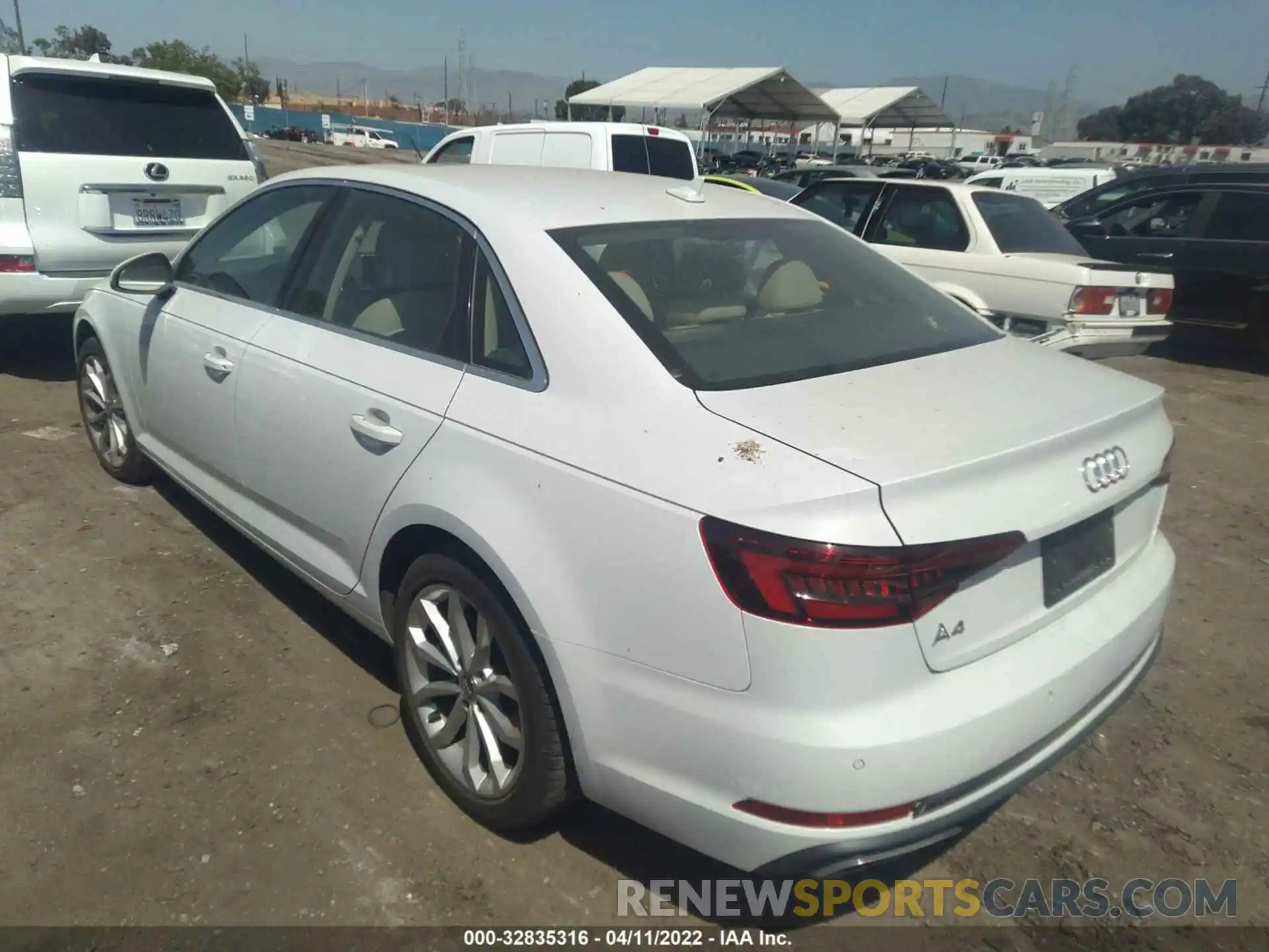 3 Фотография поврежденного автомобиля WAUHMAF47KN004444 AUDI A4 2019