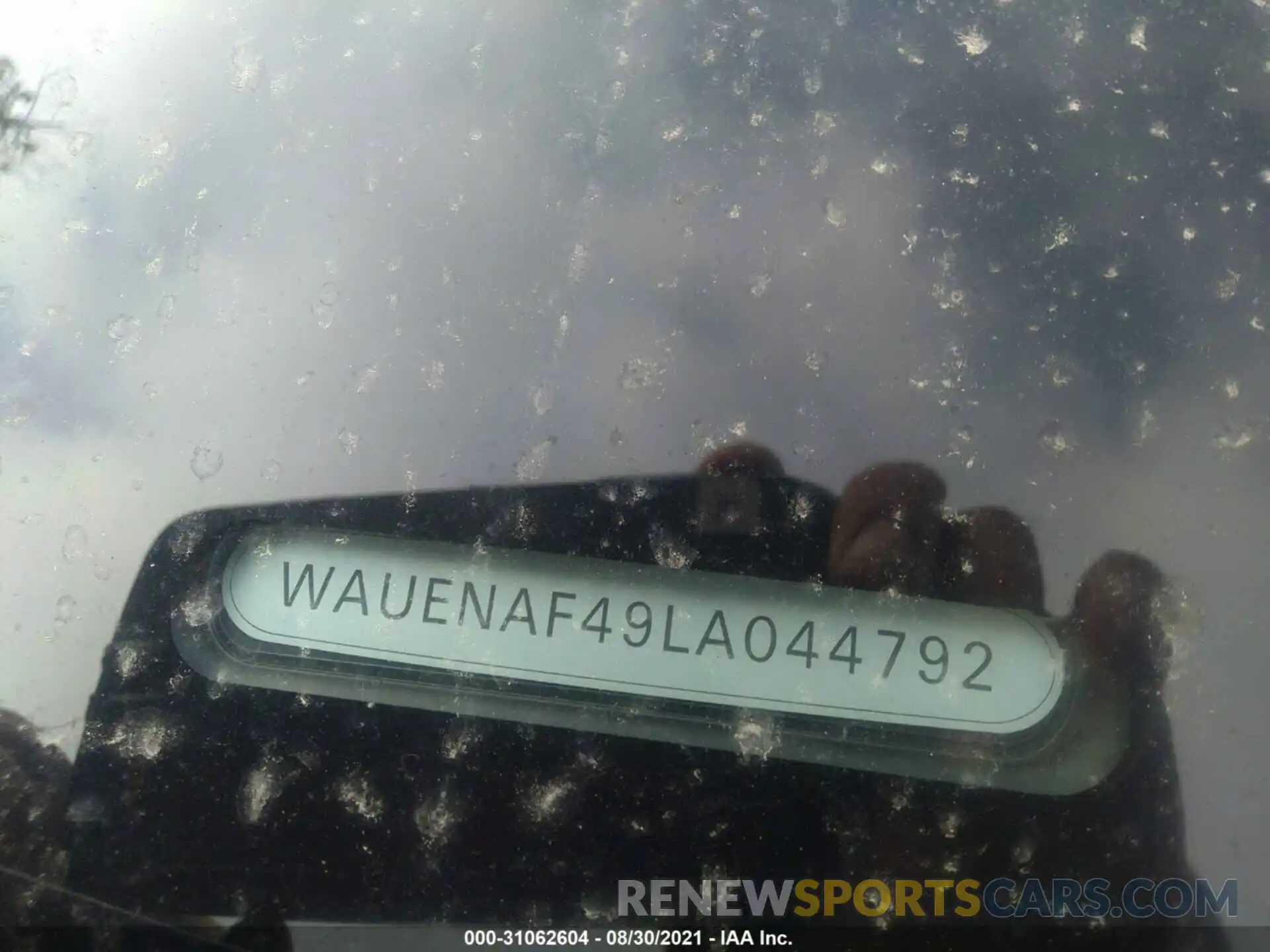 9 Фотография поврежденного автомобиля WAUENAF49LA044792 AUDI A4 2020