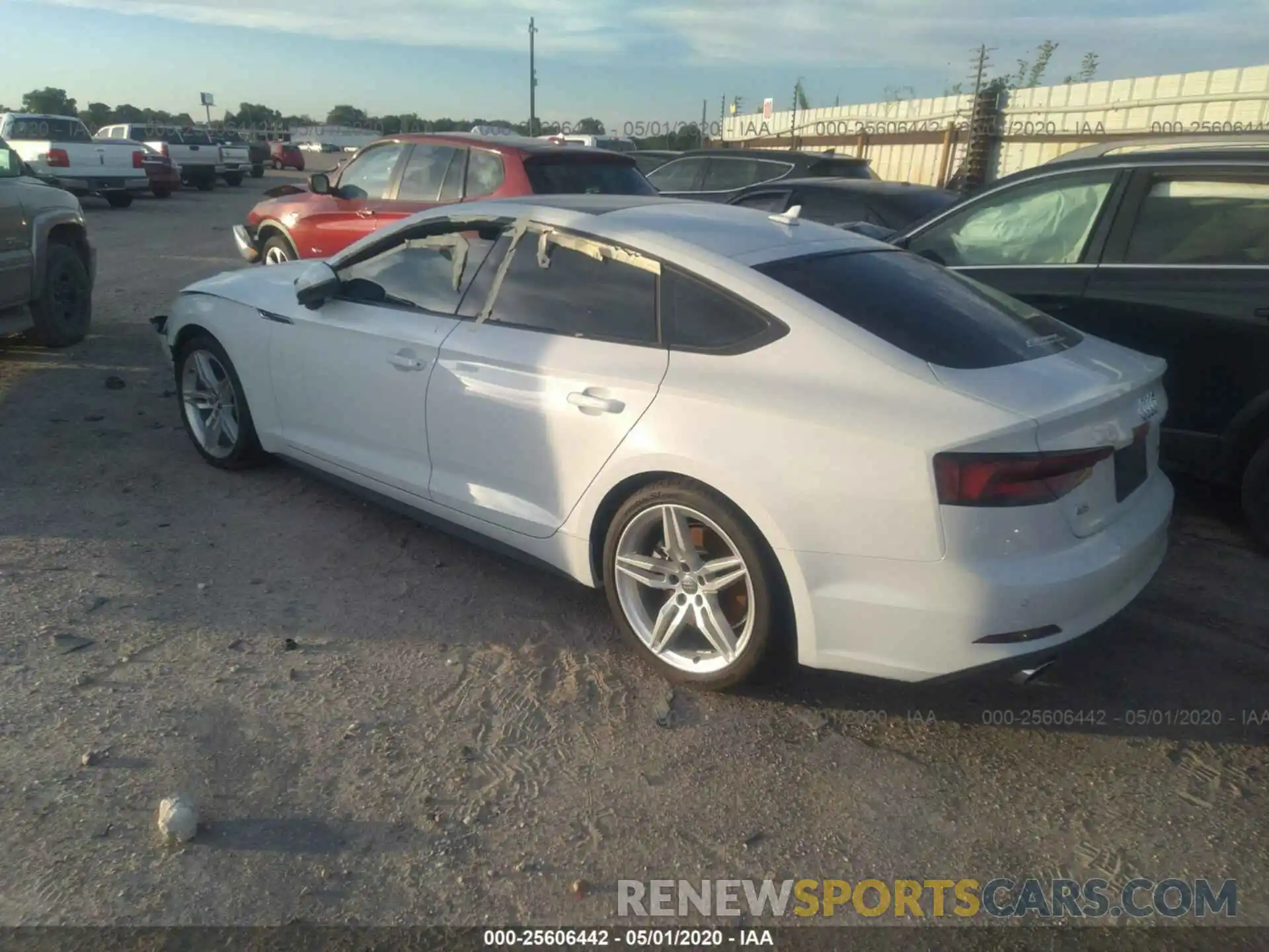 3 Фотография поврежденного автомобиля WAUENCF55KA017432 AUDI A5 2019