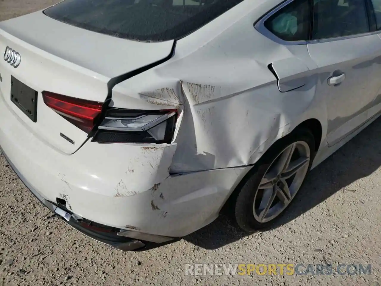 9 Photograph of a damaged car WAUDACF57NA008341 AUDI A5 2022