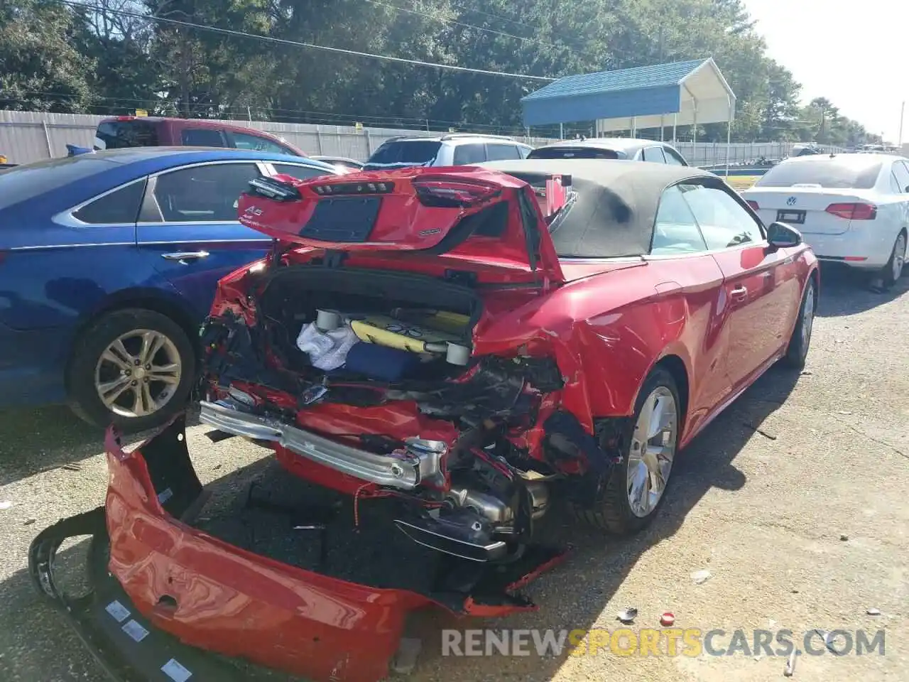 4 Photograph of a damaged car WAUYAGF52NN000438 AUDI A5 2022