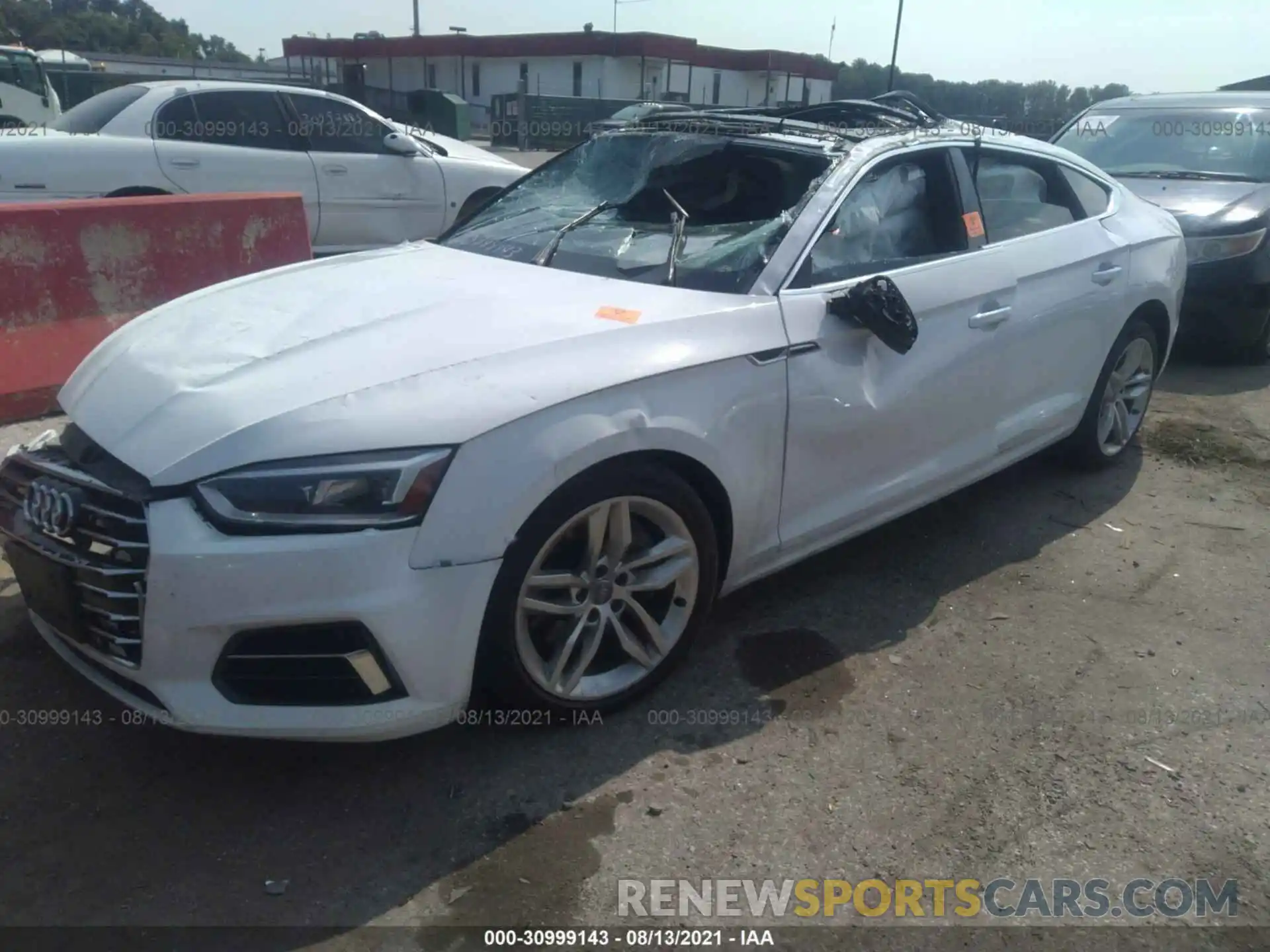 2 Фотография поврежденного автомобиля WAUANCF51KA056887 AUDI A5 SPORTBACK 2019