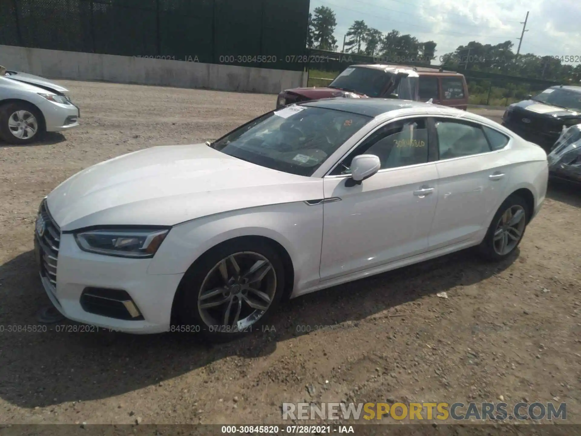 2 Фотография поврежденного автомобиля WAUANCF51KA060163 AUDI A5 SPORTBACK 2019